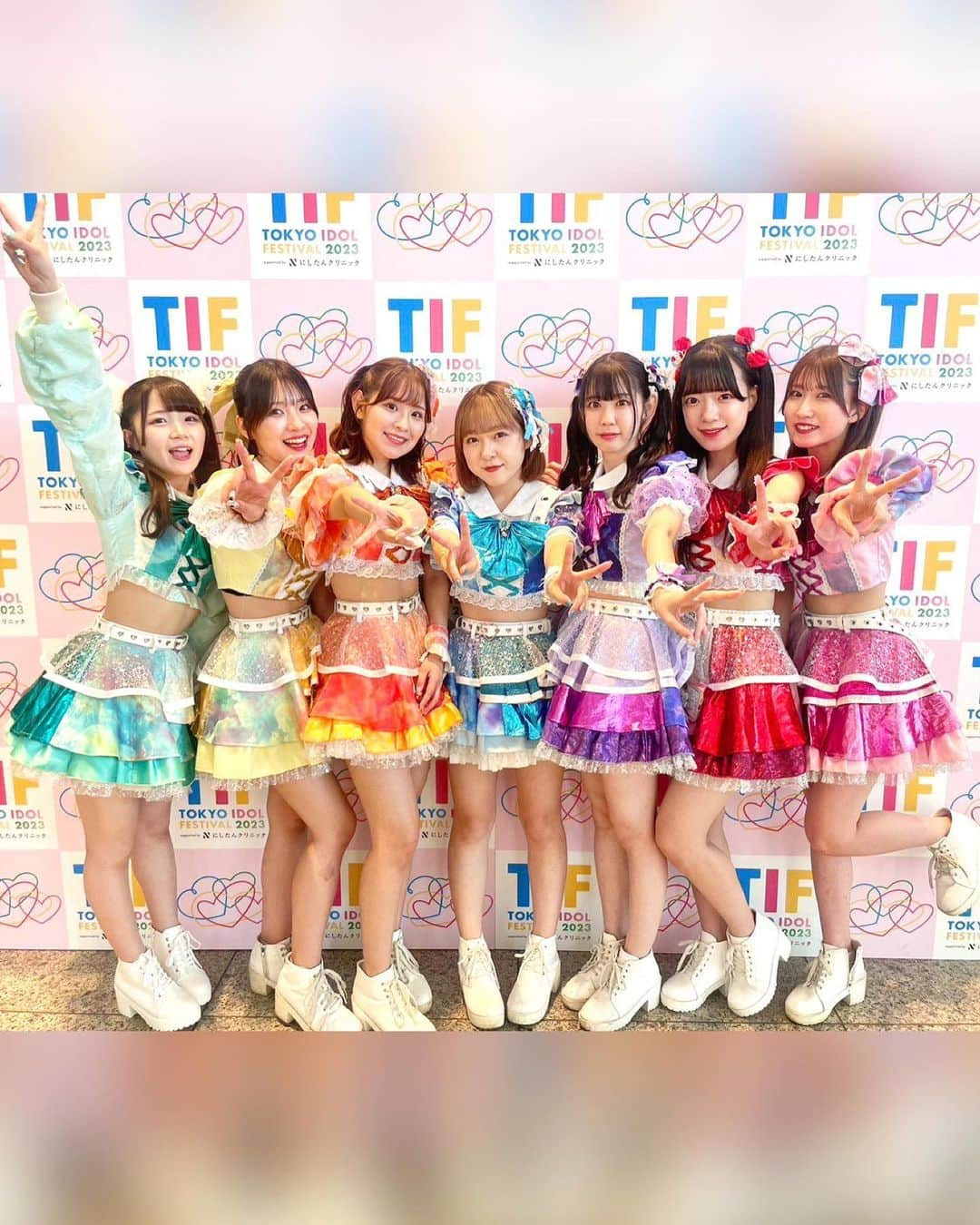 葵井るきさんのインスタグラム写真 - (葵井るきInstagram)「🌈  2023.8.6 #TIF2023  改めて本当に有難うございました🪄  毎年夏が来る度悔しくて来年こそはって何年も思い続けたステージにみんなのおかげで今年は立つことができました！本当に有難う😭 ずっと夢だったTIFのステージに立てたこと、ステージから見た景色時間みんなの顔、私のアイドル人生の中でずっと忘れらない大切な宝物になったよ💎  るきね本当にファンのみんなが自慢だよ。 TIFに出れたことはもちろんだけどね、それ以上にファンのみんなが自分のことのようにTIFに出演できたことを一緒に喜んでくれておめでとうってしてくれて泣いて喜んでくれた方もいてそれが本当に嬉しかった😭TIFに連れてきてくれて有難うって沢山伝えてくれたけど、連れて来てもらったのは私だよ。連れて来てくれて有難う。✨  ここまで諦めずアイドル続けて来て本当に良かった🫧  どんな時でも私に着いてきてくれてラブアグに着いてきてくれて本当にありがとう。最高の夏の思い出をありがとう🌻 これからもそばにいてくれたら嬉しいです、、、♡  写真本番前に撮ったから緊張して顔ひきつってるな（笑） このパスもこの背景で写真撮るのも夢だったから嬉しい😭」8月8日 20時05分 - ruuki_gram_