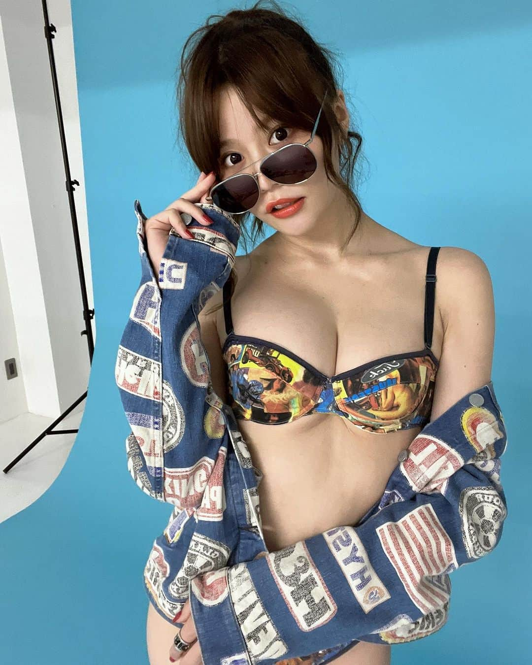 椿ゆかさんのインスタグラム写真 - (椿ゆかInstagram)「HYSTERIC GLAMOUR「WEEKLY KAIUNSCOPE」が更新されました！  こんなにオシャレでセクシーな撮影はじめて🥰💓 サングラスはじめてかけました😎どうですか😎  皆さんぜひチェックしてください☺️💓」8月8日 20時16分 - mogmog_yukappy