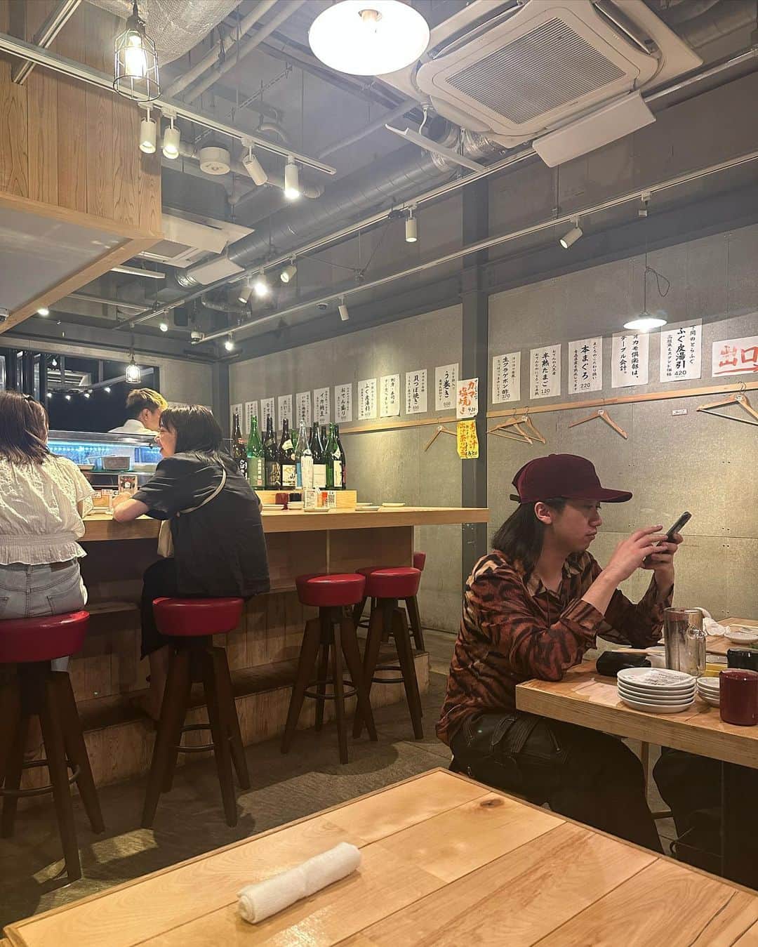 こちえさんのインスタグラム写真 - (こちえInstagram)「. . ここほんとにこの価格で このクオリティー凄い〜🥺 めっちゃ美味しいし品数もいっぱい！！  中目に来たら一度は行くべき〜🥺  #オカモ倶楽部 @okamo_club   #中目黒グルメ#東京グルメ #中目黒ディナー#東京ディナー #お刺身#刺身#海鮮居酒屋 #グルメ女子#飲兵衛女子  #大衆居酒屋#居酒屋グルメ  #華金#中目黒#東京 #yakitori#izakaya#sashimi #followme#japanesefood  #japanesegirl#yummy #tokyotrip#tokyotravel  #tokyo#japan」8月8日 20時16分 - ___5ch1_ko