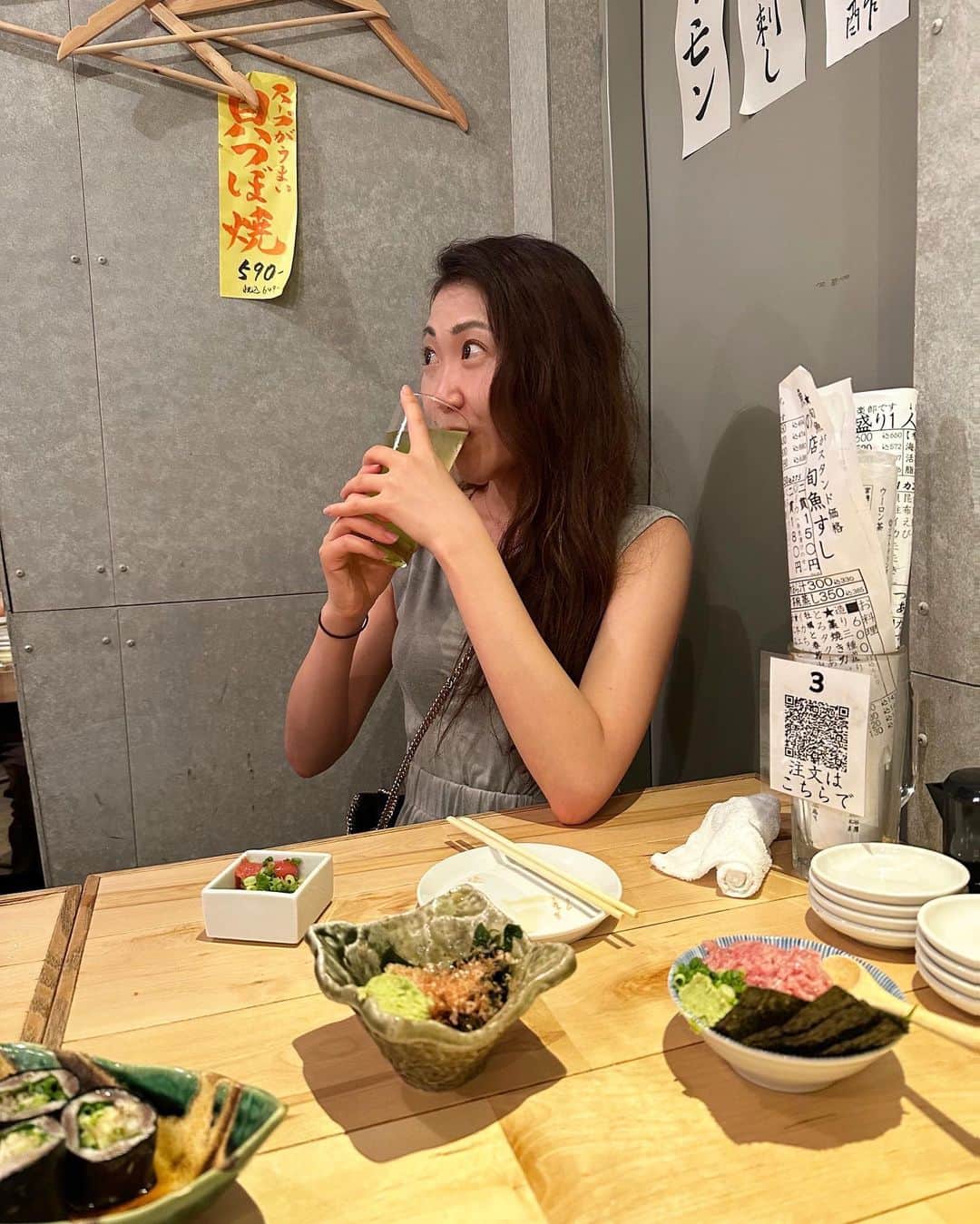 こちえさんのインスタグラム写真 - (こちえInstagram)「. . ここほんとにこの価格で このクオリティー凄い〜🥺 めっちゃ美味しいし品数もいっぱい！！  中目に来たら一度は行くべき〜🥺  #オカモ倶楽部 @okamo_club   #中目黒グルメ#東京グルメ #中目黒ディナー#東京ディナー #お刺身#刺身#海鮮居酒屋 #グルメ女子#飲兵衛女子  #大衆居酒屋#居酒屋グルメ  #華金#中目黒#東京 #yakitori#izakaya#sashimi #followme#japanesefood  #japanesegirl#yummy #tokyotrip#tokyotravel  #tokyo#japan」8月8日 20時16分 - ___5ch1_ko