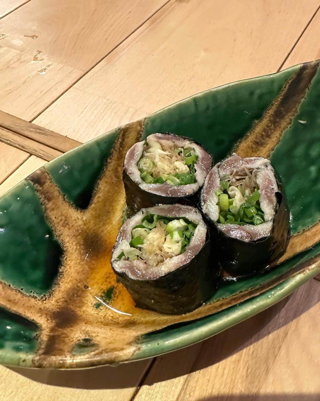 こちえさんのインスタグラム写真 - (こちえInstagram)「. . ここほんとにこの価格で このクオリティー凄い〜🥺 めっちゃ美味しいし品数もいっぱい！！  中目に来たら一度は行くべき〜🥺  #オカモ倶楽部 @okamo_club   #中目黒グルメ#東京グルメ #中目黒ディナー#東京ディナー #お刺身#刺身#海鮮居酒屋 #グルメ女子#飲兵衛女子  #大衆居酒屋#居酒屋グルメ  #華金#中目黒#東京 #yakitori#izakaya#sashimi #followme#japanesefood  #japanesegirl#yummy #tokyotrip#tokyotravel  #tokyo#japan」8月8日 20時16分 - ___5ch1_ko