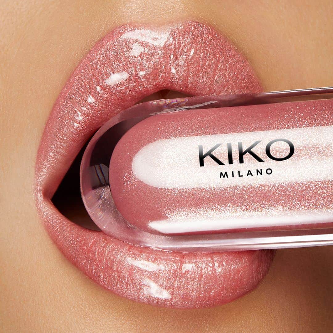 KIKO MILANOさんのインスタグラム写真 - (KIKO MILANOInstagram)「Glossy or metallic? Add the right amount of glam to your #makeuplook using our lippies! ✨⁣ ⁣ #KIKOLips #lipgloss #glossylips #pinklipgloss #liquidlipstick⁣ ⁣ Metal Liquid Lip Colour 01 - 3D Hydra Lipgloss 17 ⁣」8月8日 20時20分 - kikomilano