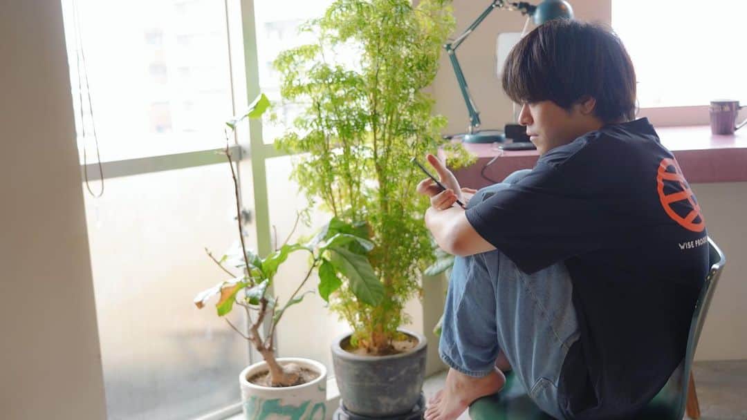 中谷優心のインスタグラム：「観葉植物って涼しくなった気がしません？」