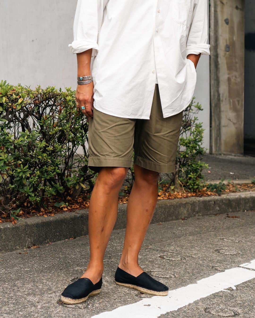 高田朋佳さんのインスタグラム写真 - (高田朋佳Instagram)「Summer vibes. White shirts & Turquoise.  #wearlness #whiteshirts #turquoise #summerstyle」8月8日 20時24分 - tomoyoshi_takada