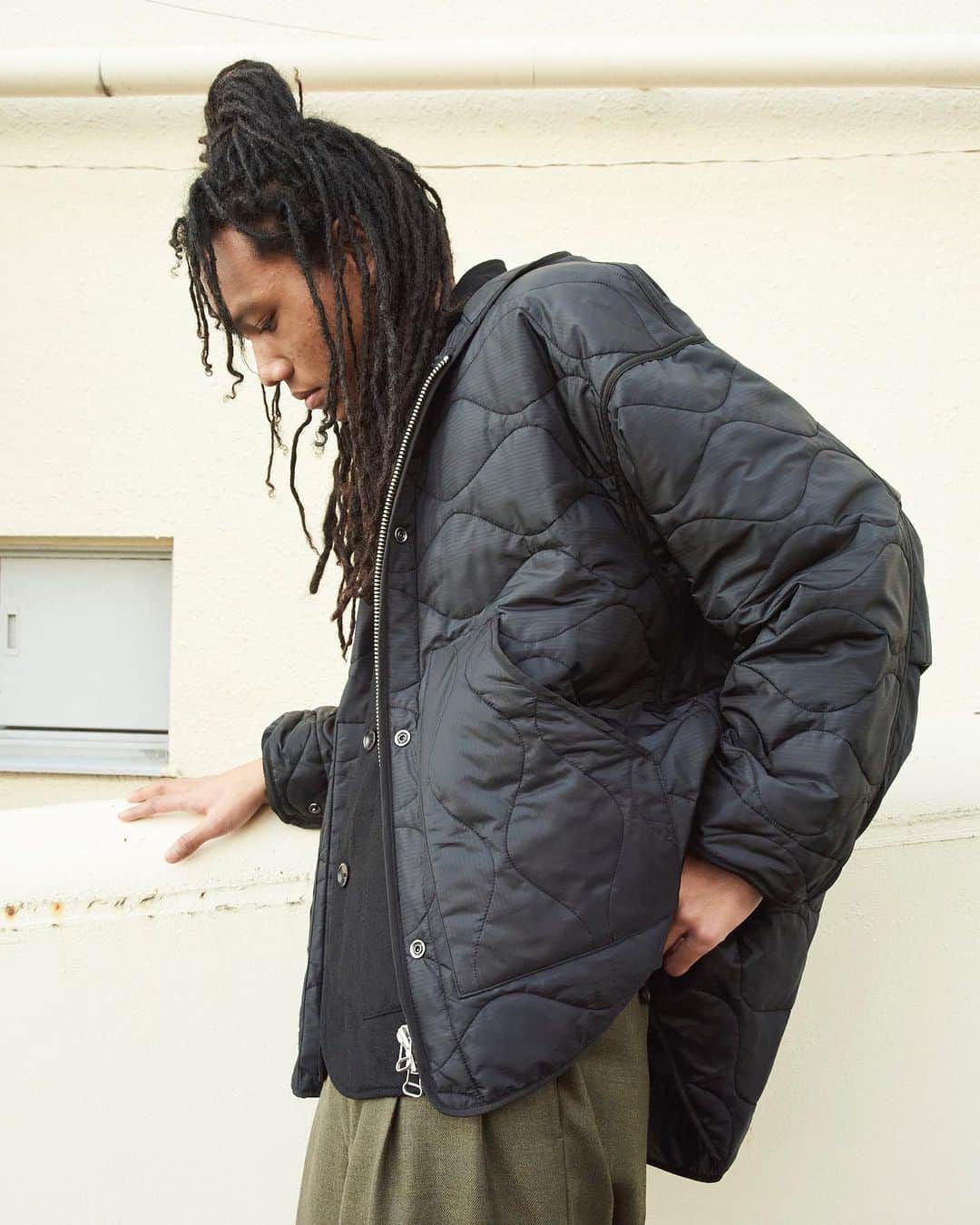 のインスタグラム：「. marka 23FW LOOK   NYLON RIP STOP QUILTED LINER JACKET price ¥59,400(tax in) col. BLACK delivery: SEPTEMBER  2/32 WOOL SOFT FLANNEL HOSPITAL JACKET price ¥39,600(tax in) col. BLACK delivery: SEPTEMBER  2/48 WOOL SOFT SERGE OFFICER PANTS 2TUCK WIDE price ¥30,800(tax in) col. TOP KHAKI delivery: AUGUST  #marka @markaware_marka_official @markaware_marka_shop  Photograpy : @keita.goto Stylist : @yoshiaki__komaysu Hair : @hirokazu_endoo Model : @valentinbouman @mika」