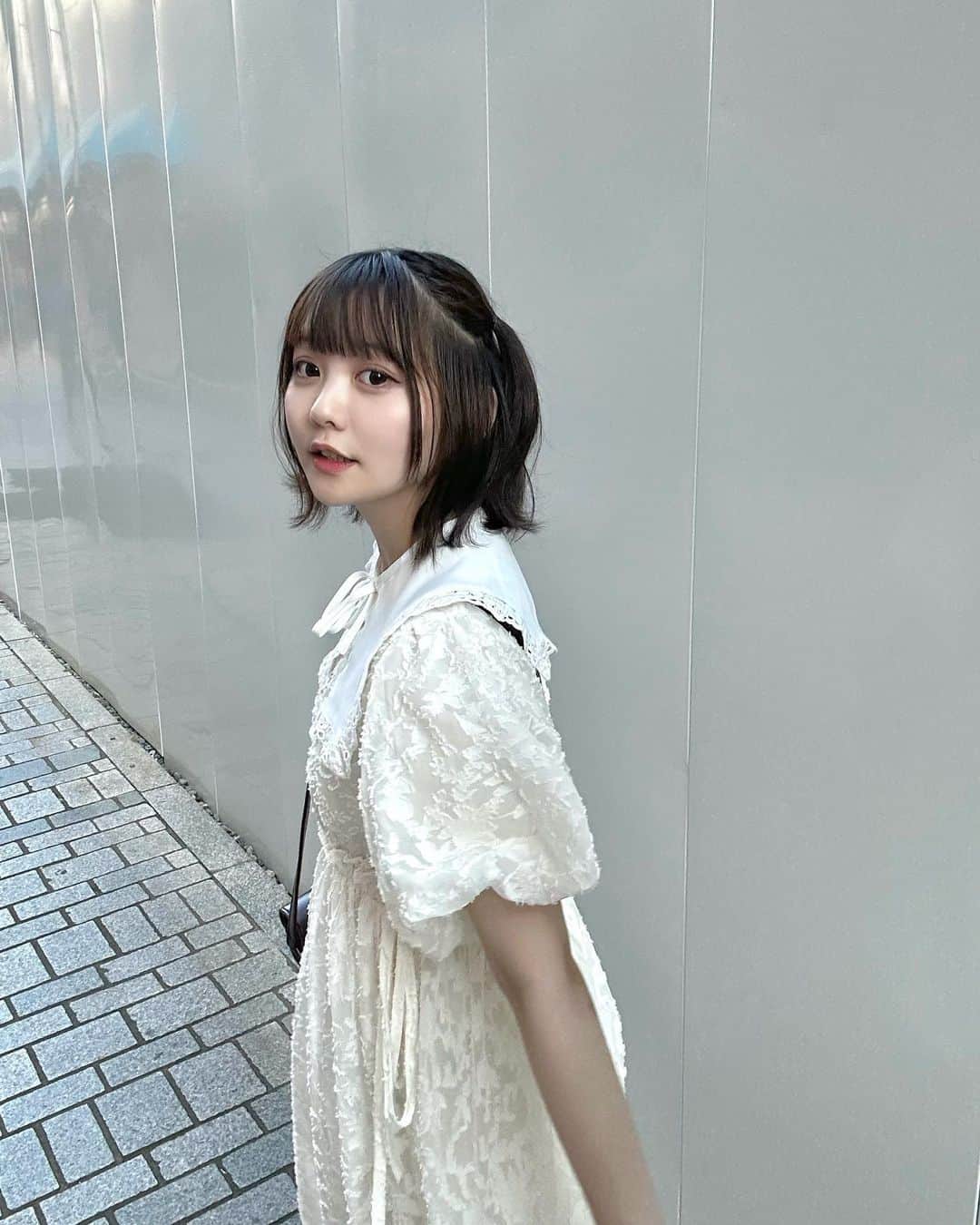 みさねのインスタグラム：「ㅤ 外はねハーフツインマイブーム🥺  この前初めて糸リフトしてすっきりしたけんちょっと顔周り出してみた〜❣うれしい🥲❣️  めちゃくちゃ怖かったけど先生が優しくて話しとる間に気づいたら終わっとった🤣  湘南美容クリニック川口院で河上先生にやってもらったよ🫶  @sbc_kawaguchi  @sbc_kawakami   #湘南美容クリニック #湘南美容クリニック川口院 #糸リフト #美容クリニック #小顔 #メイク #夏コーデ」