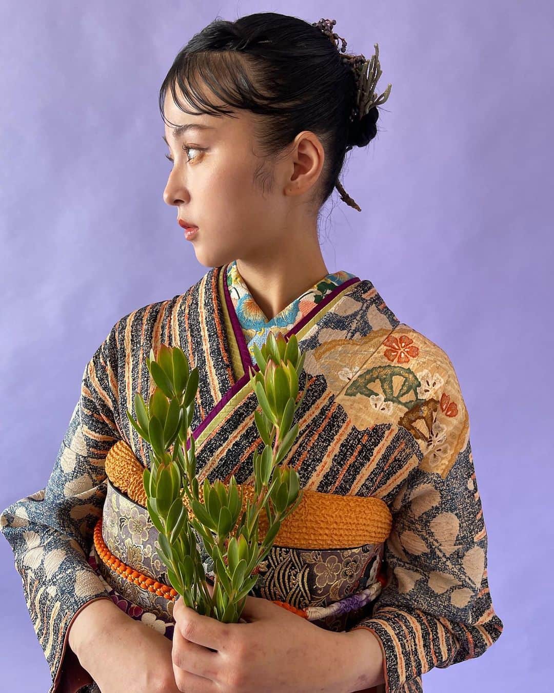 sakincho1028のインスタグラム：「振袖ヘアメイク🌼 @aedam_furisode 🤍 このお着物かわいかったなぁ、、。🌷  #sakinchohair   #hairarrange#hair#arrange#hairset#ヘアアレンジ#アレンジ#ヘアセット#豊橋#美容室#豊橋美容室#結婚式#ブライダル#ヘアメイク#メイク#成人式#振袖#和装ヘア#和装#出張ヘアメイク#ブライダルヘア#ウェディングヘア#花嫁ヘア」