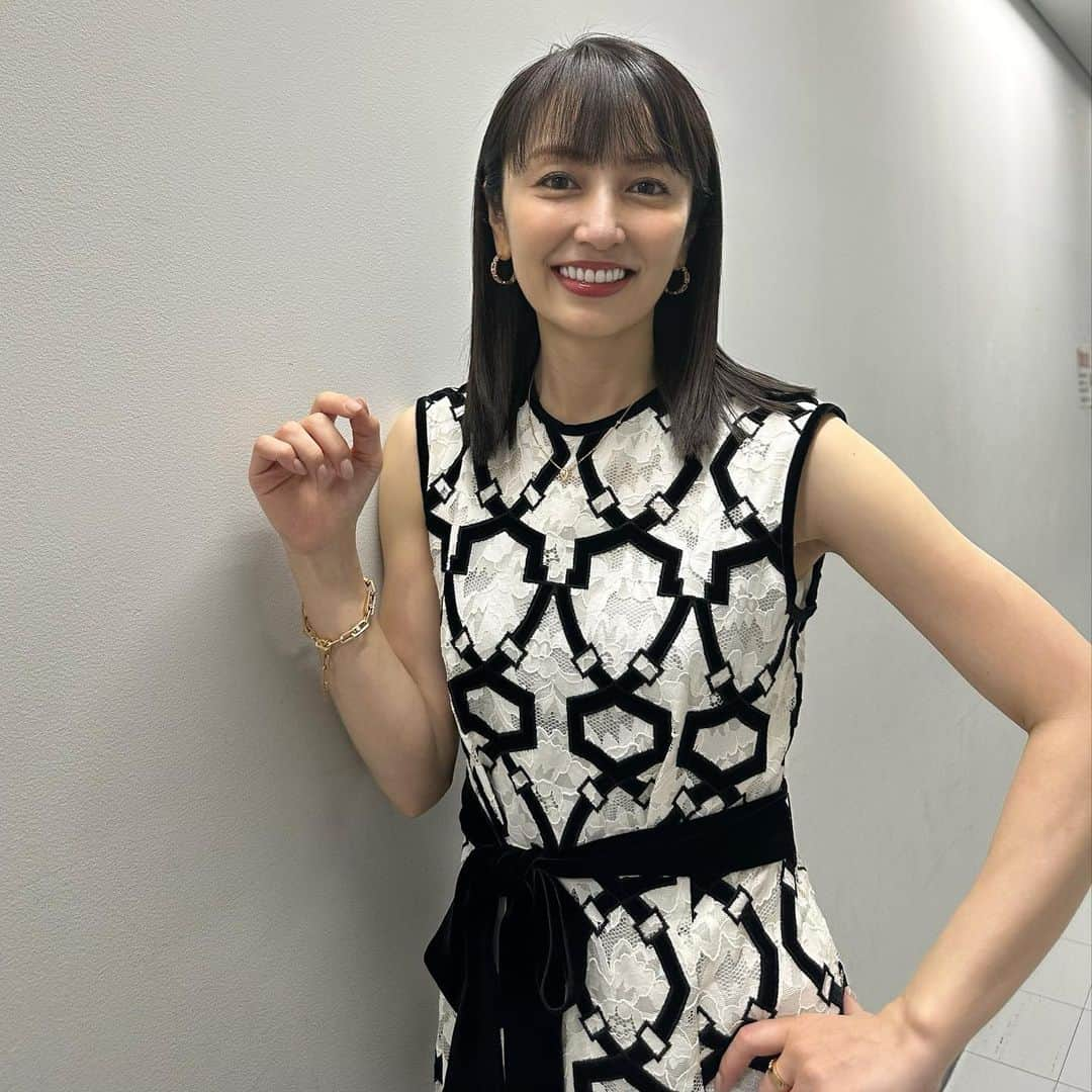 矢田亜希子のインスタグラム：「TBS『ワールド極限ミステリー』 8月9日19:00〜  ワンピース @loulouwilloughby_official  ジュエリー @messikajewelry @messikajapan #ワールド極限ミステリー #tbs」