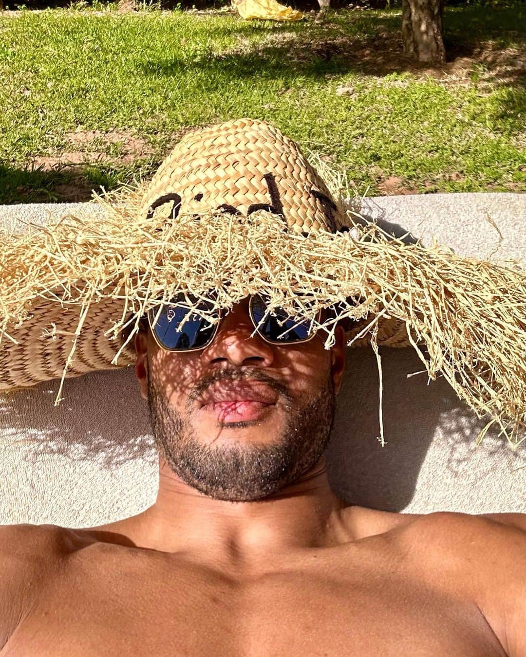 のインスタグラム：「You know you’re getting old when you appreciate the sound of birds in the background ☀️」