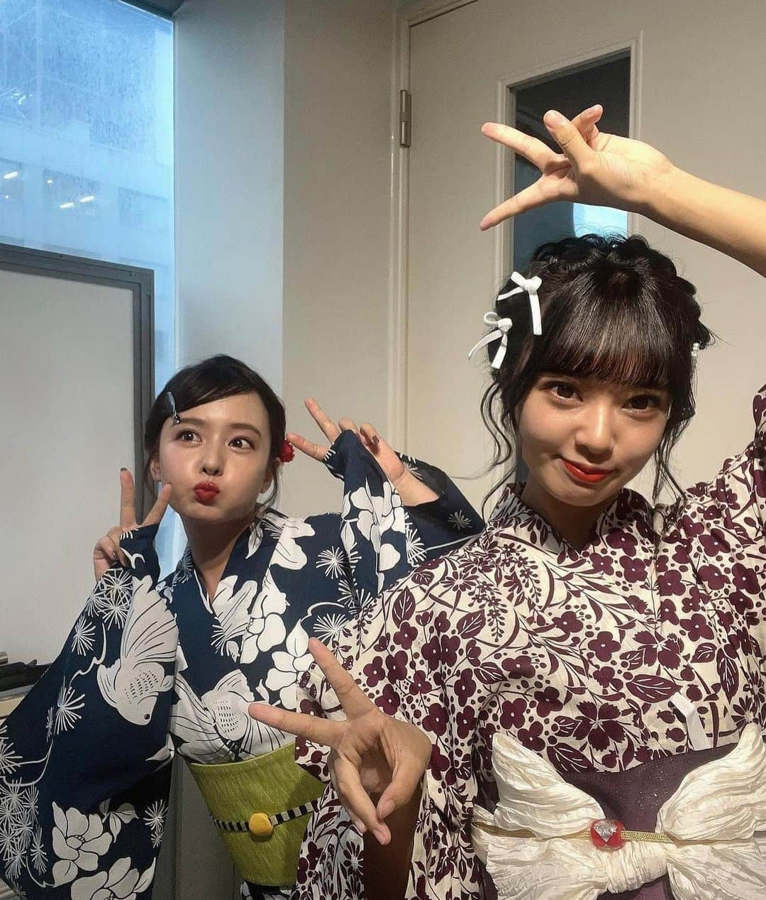 後口早弥香さんのインスタグラム写真 - (後口早弥香Instagram)「先日の山田菜々ちゃんのイベント👘🤍 @tannana.yamada  久々に菜々ちゃんと寿々ちゃんのヘアメイクをさせていただきました✨ 仲良し姉妹は、笑いがたえず、 控室が爆笑でした💕  菜々ちゃんには、毎回笑いの神が舞い降ります✨笑  神が味方をしてくれています✨ さすがです☺️🤍  -------------------------------------------- #makeup #hairandmakeup  #hairstyle #cosmetics #fashion #model #tenderperson #sayakaatoguchi #fashionph #fashionphotography #makeupartist #ヘアメイク #ヘアメイクアーティスト #ヘアアレンジ #クリエイティブメイク  #モデル #ファッション　#スタイリスト #ファッション撮影 #広告撮影 #カメラマン #スタイリスト #コスメ #コスメ好きさんと繋がりたい #後口早弥香」8月8日 20時39分 - sayaka.atoguchi