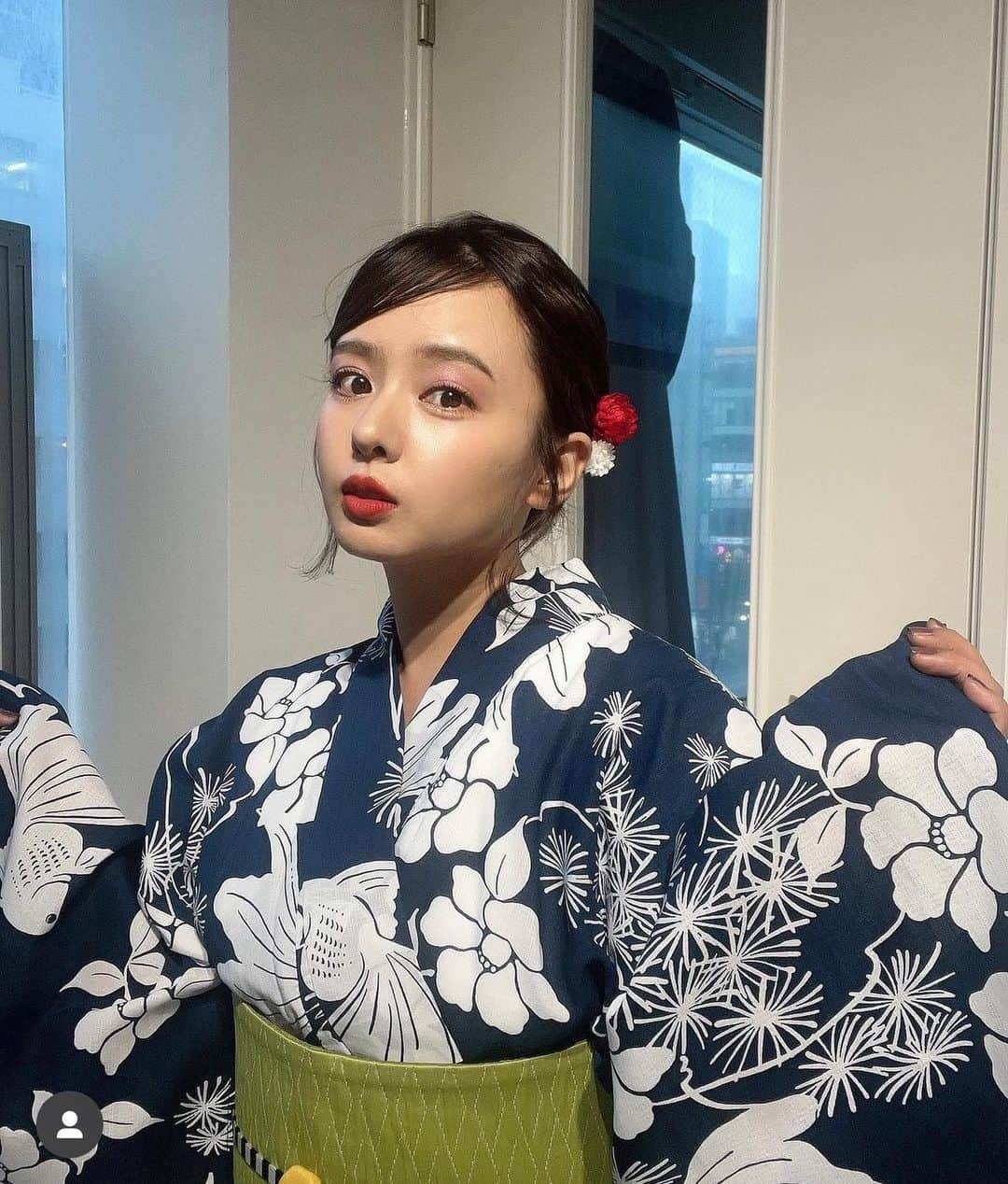 後口早弥香さんのインスタグラム写真 - (後口早弥香Instagram)「先日の山田菜々ちゃんのイベント👘🤍 @tannana.yamada  久々に菜々ちゃんと寿々ちゃんのヘアメイクをさせていただきました✨ 仲良し姉妹は、笑いがたえず、 控室が爆笑でした💕  菜々ちゃんには、毎回笑いの神が舞い降ります✨笑  神が味方をしてくれています✨ さすがです☺️🤍  -------------------------------------------- #makeup #hairandmakeup  #hairstyle #cosmetics #fashion #model #tenderperson #sayakaatoguchi #fashionph #fashionphotography #makeupartist #ヘアメイク #ヘアメイクアーティスト #ヘアアレンジ #クリエイティブメイク  #モデル #ファッション　#スタイリスト #ファッション撮影 #広告撮影 #カメラマン #スタイリスト #コスメ #コスメ好きさんと繋がりたい #後口早弥香」8月8日 20時39分 - sayaka.atoguchi