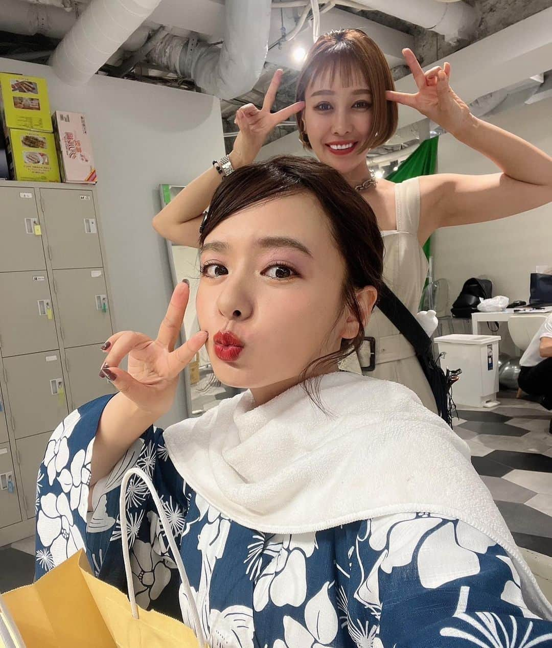 後口早弥香さんのインスタグラム写真 - (後口早弥香Instagram)「先日の山田菜々ちゃんのイベント👘🤍 @tannana.yamada  久々に菜々ちゃんと寿々ちゃんのヘアメイクをさせていただきました✨ 仲良し姉妹は、笑いがたえず、 控室が爆笑でした💕  菜々ちゃんには、毎回笑いの神が舞い降ります✨笑  神が味方をしてくれています✨ さすがです☺️🤍  -------------------------------------------- #makeup #hairandmakeup  #hairstyle #cosmetics #fashion #model #tenderperson #sayakaatoguchi #fashionph #fashionphotography #makeupartist #ヘアメイク #ヘアメイクアーティスト #ヘアアレンジ #クリエイティブメイク  #モデル #ファッション　#スタイリスト #ファッション撮影 #広告撮影 #カメラマン #スタイリスト #コスメ #コスメ好きさんと繋がりたい #後口早弥香」8月8日 20時39分 - sayaka.atoguchi