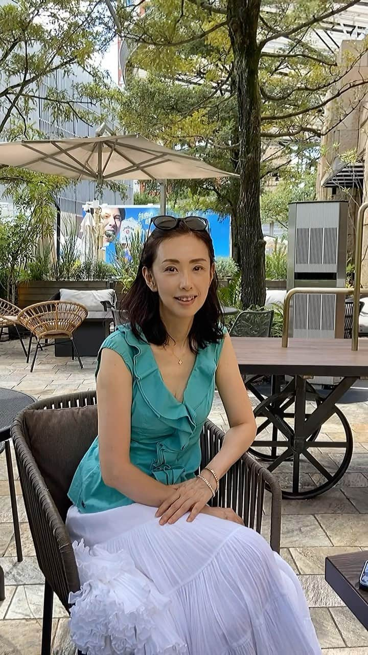 田村翔子のインスタグラム：「昨日のランチ😊 娘のインスタ映えのために暑すぎるテラス席に座ることに💦  #六本木ヒルズ#田村翔子#summerfashion#summeroutfit #夏コーデ」