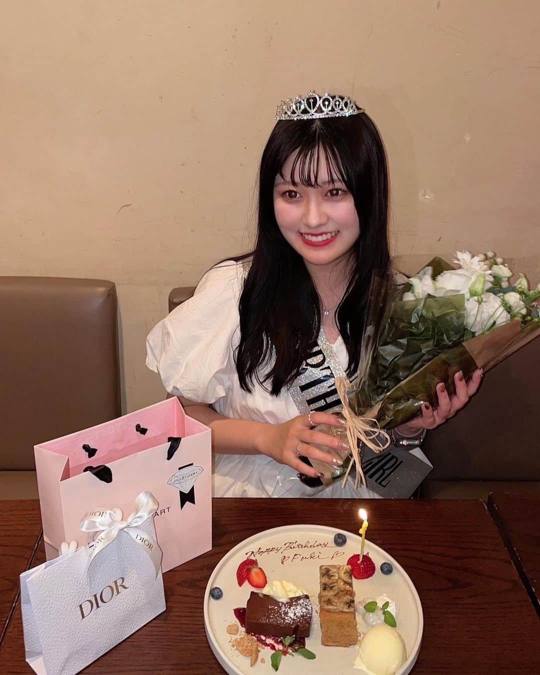 朝日奈芙季さんのインスタグラム写真 - (朝日奈芙季Instagram)「. ⁡ 7月の出来事！ ⁡ ⁡ ほぼ誕生日の写真になっちゃった🙏🏻 ⁡ ⁡ 言葉だけでも嬉しいのに おめでとうを形にしてくれる友人が何人もいて 感激しました。。 ⁡ ⁡ そして皆様、毎年沢山のメッセージ 本当にありがとうございます（ ; ; ） 全部しっかり読んでます！ ⁡ ⁡ これからも周りに感謝して 自分らしく精進いたします🤍🌙✨ ⁡ ⁡ 暑いので水分取ってね！☺︎」8月8日 20時51分 - fuki_asahina_official