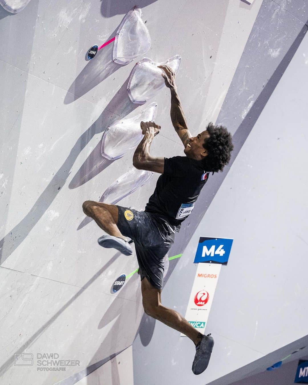 ニナ・カプレツさんのインスタグラム写真 - (ニナ・カプレツInstagram)「What a big honour to be the live speaker at the Climbing World Championship @climbingbern2023 here in Bern!  To be truly honest, it’s one of the best opportunity I had so far in my life. Being a passionate climber myself, I give my very best to lead all the athletes as high as possible and to bring the arena on fire, together with my college Christian Graf.  First round is over, we’re ready for the second one!  🤟🤟🤟🤟🤟🤟 Be ready for a full house ambiance at the combine competition!!! 🔥 🔥 🔥   📸 @davidschweizer.ch  @climbingbern2023 #berntoclimb @ifsclimbing」8月8日 20時46分 - ninacaprez