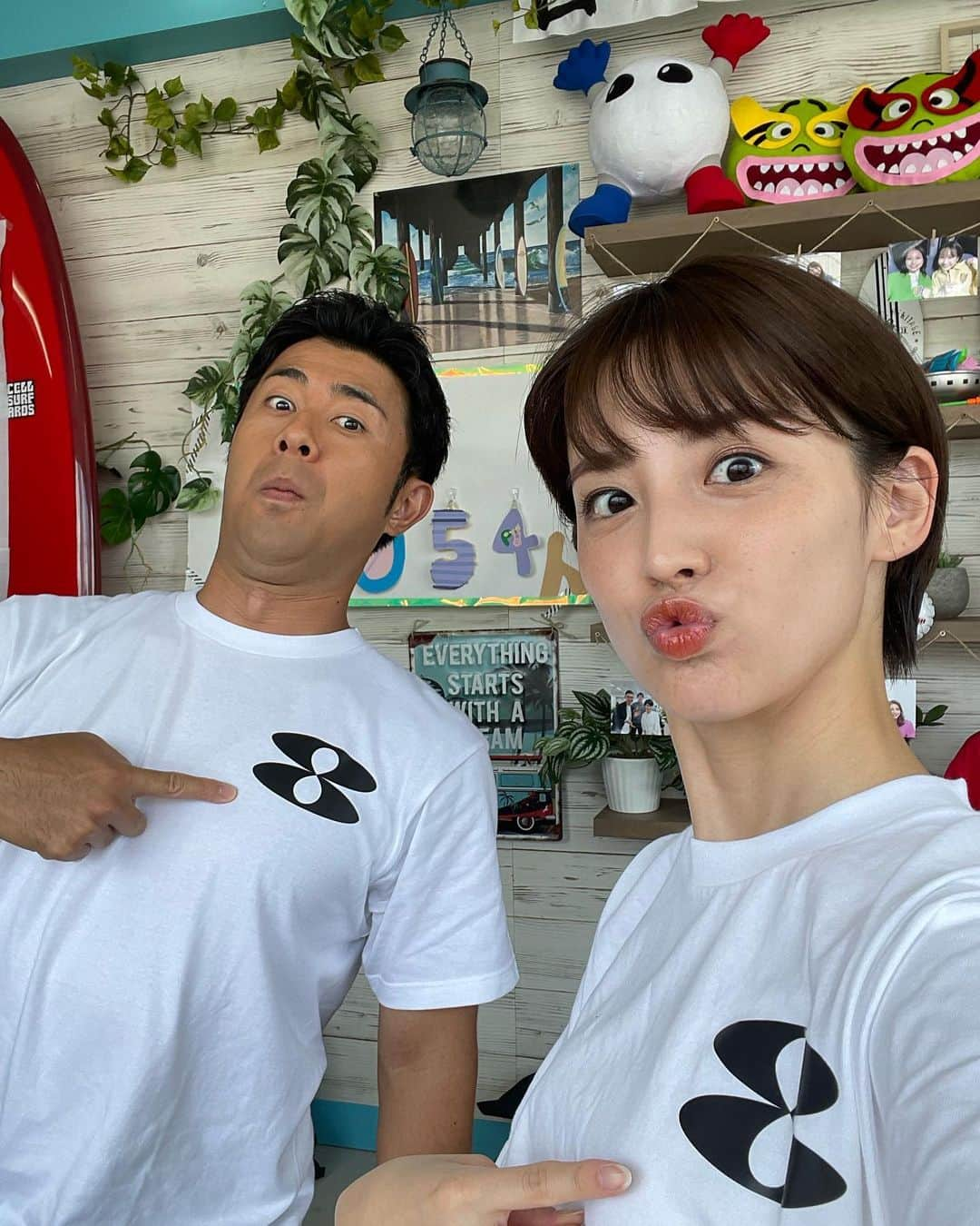 フジテレビアナウンサーのインスタグラム：「. こんばんは、榎並です。 今日8月8日は、フジテレビの日8️⃣ ⁡ 宮司さんと「イット！」コンビでお昼からYouTube生配信を担当しました！ ⁡ 暑い中お台場に足を運んで観覧して下さった皆さま、配信を見て下さった皆さま、ありがとうございました🙌 ⁡ フジテレビアナウンサーがペアで日替わりMCを務め、お台場冒険王2023のライブステージや様々なコンテンツブースの見どころを余すところなくたっぷりとご紹介する公開生配信「湾岸STATION SPLASH！」 ⁡ 明日も是非お楽しみ下さい！ ⁡ #お台場冒険王2023 #フジテレビの日 #フジテレビアナウンサー #宮司愛海 #榎並大二郎」