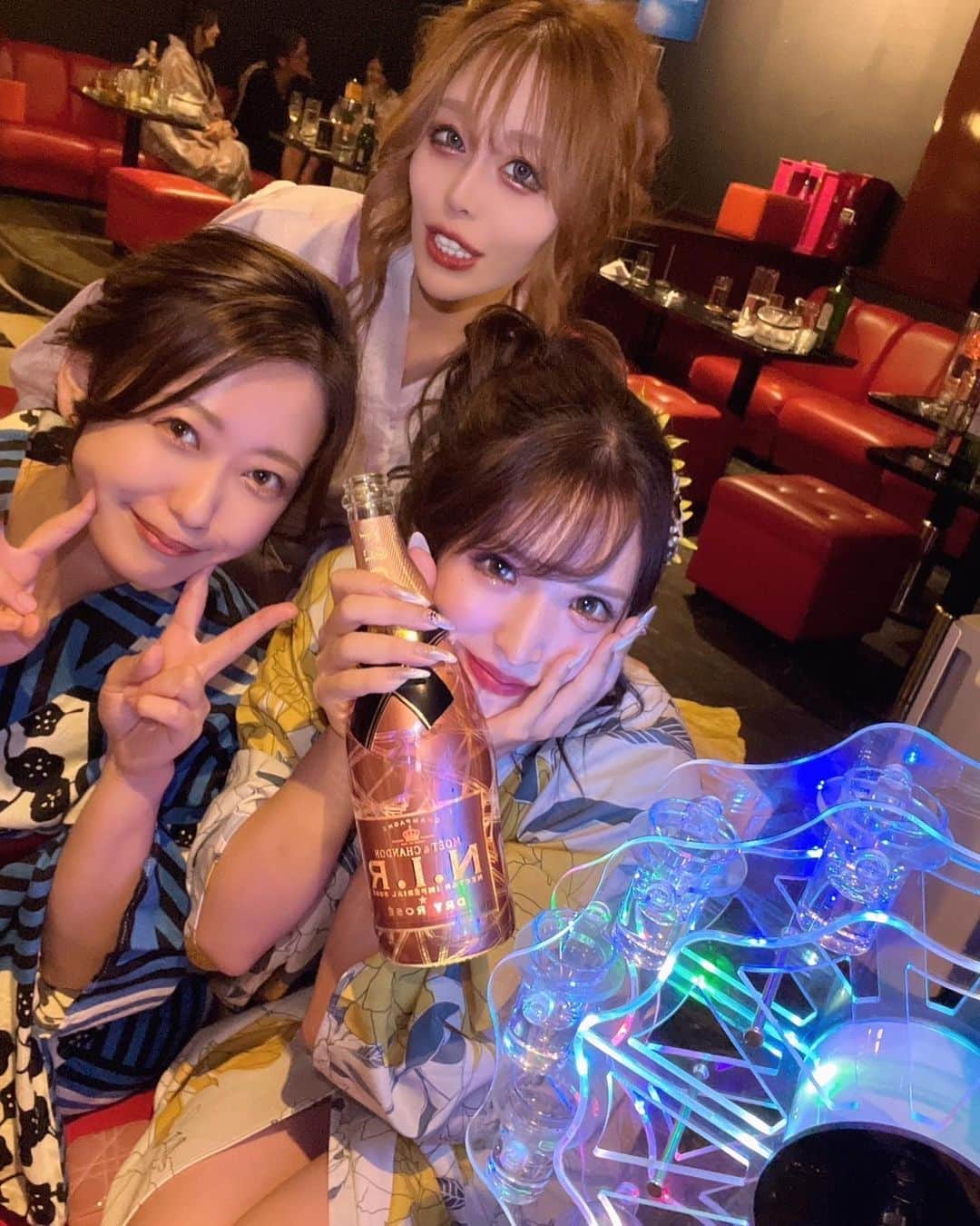 まゆさんのインスタグラム写真 - (まゆInstagram)「1日目のやつたくさん載せてみた  #新潟#駅前#古町#アルバトロス#ALBATOROSS#キャバクラ#ラウンジ#美女図鑑#キャバ図鑑#新潟ナイトナビ#新潟繁華街美女#古町案内所#浴衣#イベント#花火#女の子#お酒#シャンパン#sugar#フォローミー」8月8日 20時51分 - mayu_1330