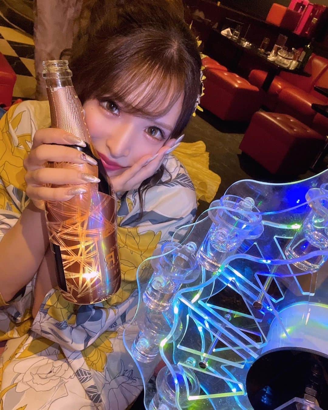 まゆさんのインスタグラム写真 - (まゆInstagram)「1日目のやつたくさん載せてみた  #新潟#駅前#古町#アルバトロス#ALBATOROSS#キャバクラ#ラウンジ#美女図鑑#キャバ図鑑#新潟ナイトナビ#新潟繁華街美女#古町案内所#浴衣#イベント#花火#女の子#お酒#シャンパン#sugar#フォローミー」8月8日 20時51分 - mayu_1330