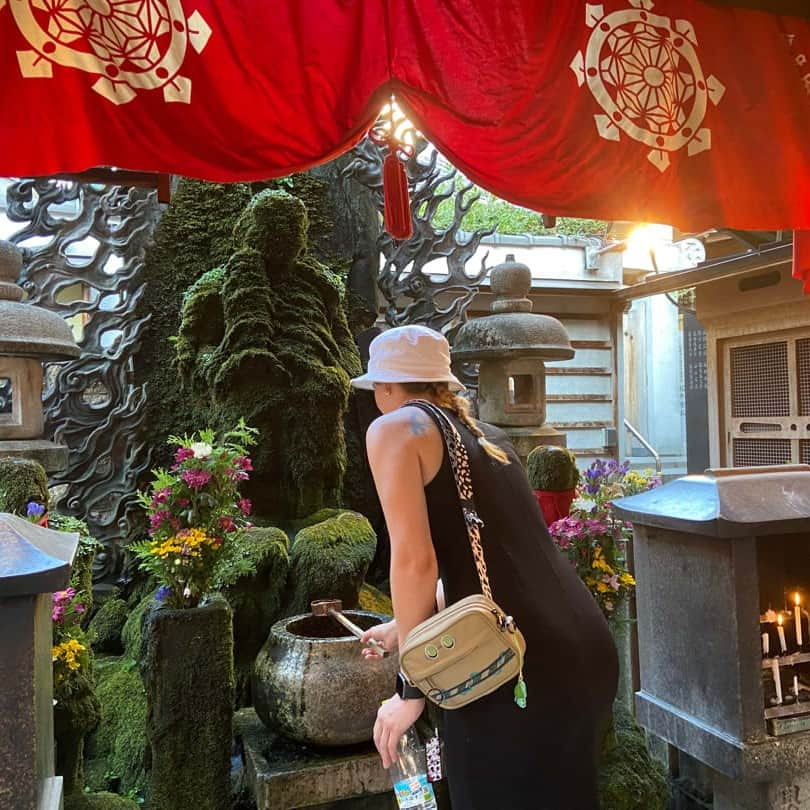 MagicalTripさんのインスタグラム写真 - (MagicalTripInstagram)「Big thanks 🙏🏼 for choosing our tour!  The most exciting part of traveling is meeting new friends 💛 That's why we can't stop traveling🌎   #thingstodoinosaka #ThingsToDoInOsaka #thingstodoinjapan #osakatour #japannightlife #osakanightlife #japantourismboard #japantourguide #japantour2023 #japantourism #japantourist #JapanTourism #japantours #japantour #ōsakatravel #osakatravelguide #osakatravelspot #osakatraveller #osakatraveling #osakatraveler #osakatravels #osakatravel #japantrip2023 #japantrips #japantrip #magicaltripcom #magicaltrip #japantravelphoto #japantravel #japantraveler」8月8日 21時00分 - magicaltripcom