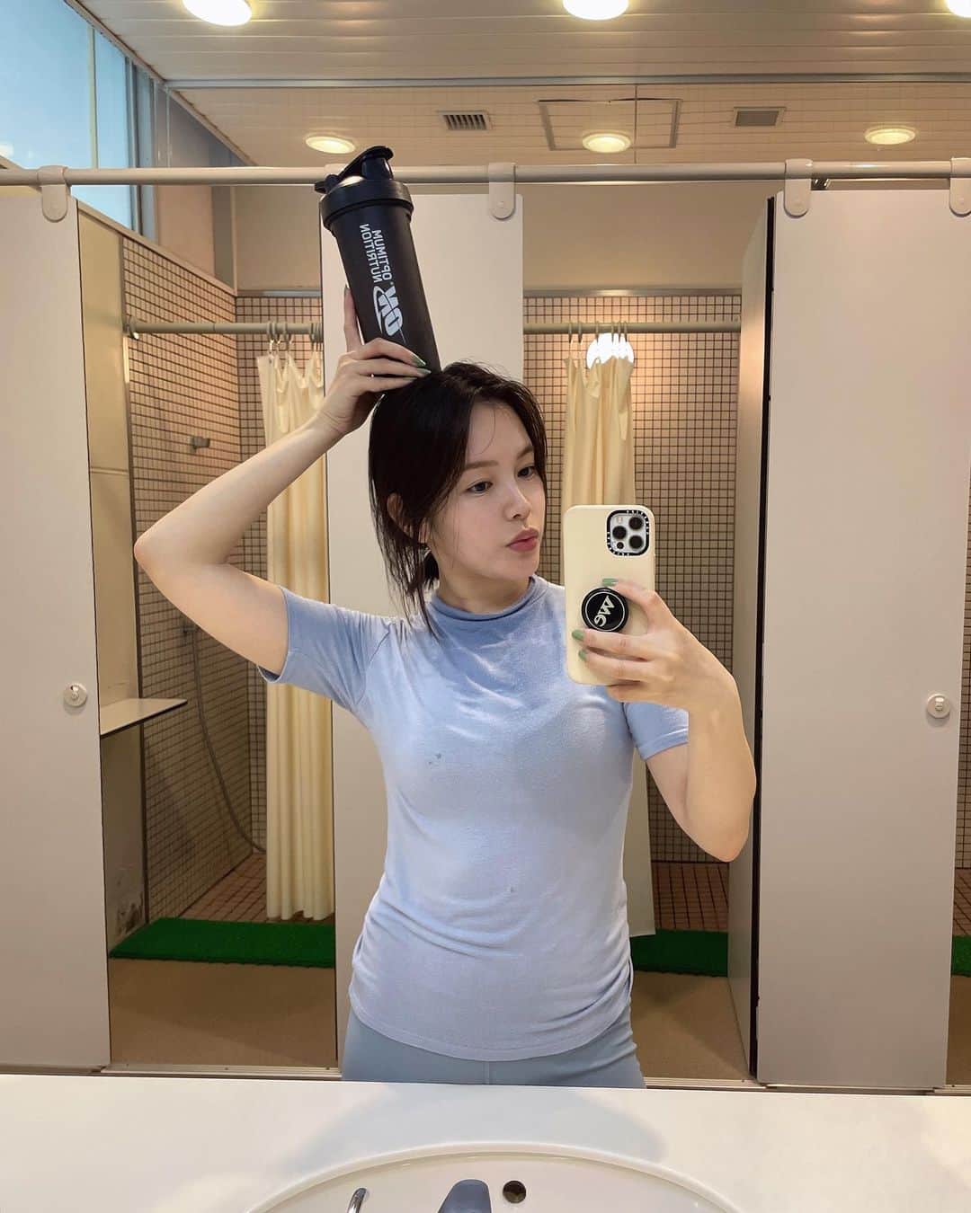 のインスタグラム：「workout diary🚿 日本に戻って来てから約4ヶ月が経過。 韓国にいる時より運動量を増やして 良い感じに身体が引き締まってきました!  美味しいもの食べるのだいすきだし、 たまにお酒も飲むし...運動は不可欠😐！！  最近は空いた時間が出来たら @chocozap_official で 運動して隙間時間も有効利用しています🏃‍♀️ 店舗数も多いのでサクッとジムに行けるのがありがたい🙏🏻 このまま継続していきます！！ （ #ダイエット仲間募集 ）  @chocozap_official に興味ある方はこちらの紹介コードを入れたら最大3600円割引きされるみたいなので是非利用してみてくださいね！【紹介コード「SSNCQYVX」】  #gym#workout#diet##chocozap #ジム#トレーニング#筋トレ女子#ダイエット記録#トレーニング女子#ダイエット#ヨガ#ピラティス」