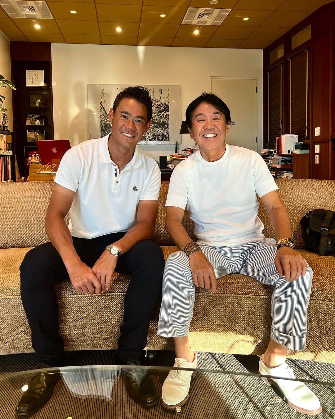 のインスタグラム：「幼稚園の頃から知っているテニスプレイヤーの柵瀨大吾と打合せ❣️🎾 流石にアスリート、真っ黒やん！😆☀️ @柵瀨大吾 #荏原湘南スポーツセンター #テニスプレイヤー」