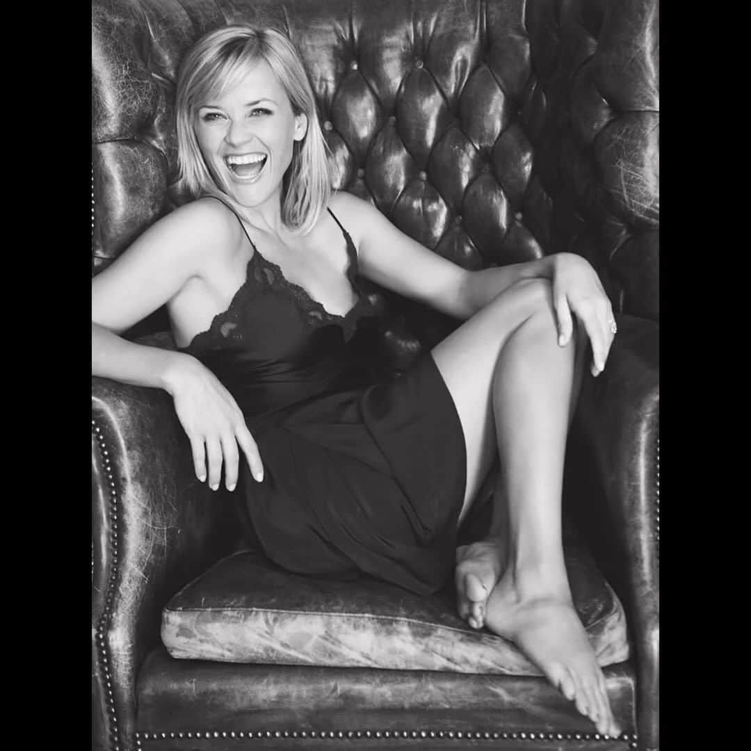 メアリー・マッカートニーのインスタグラム：「As a photographer I’m constantly searching to capture a moment. A genuine smile is infectious, and brings joy. Here are a few to brighten up the day x Mary  Music Aerial by Kate Bush   📸 1. @reesewitherspoon  📸 2. @misslivalittle  📸 3. @lizzyjagger  📸 4. @nenehcherryofficial  📸 5. @jonimitchell  📸 6. @jessicachastain  📸 7. @kylieminogue」