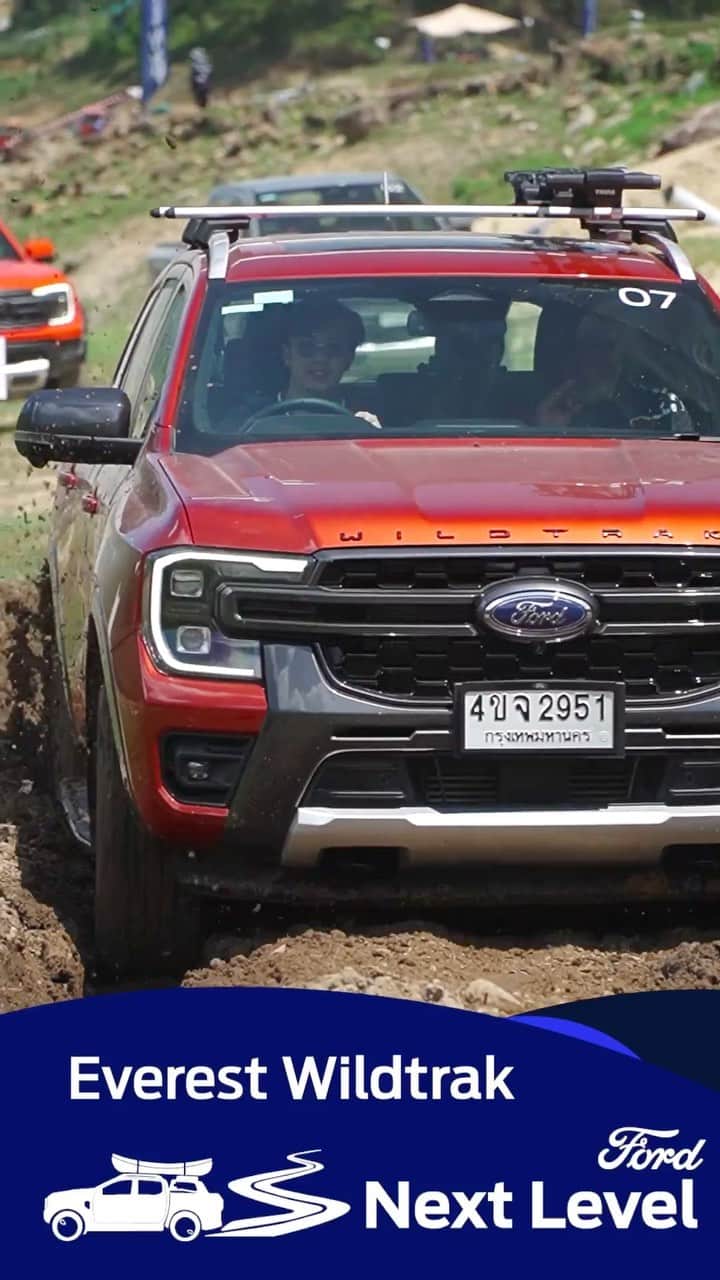 Ford Thailandのインスタグラム：「Ford Everest Wildtrak รับมือได้ทุกพื้นผิวถนน พิชิตทุกการผจญภัย  จองผ่านเว็บไซต์ฟอร์ดและโชว์รูมได้แล้ววันนี้ #NextGenEverest #EverestWildtrak #NextGenFord #ฟอร์ดเอเวอเรสต์ #รับมือได้หมดทุกบททดสอบ」