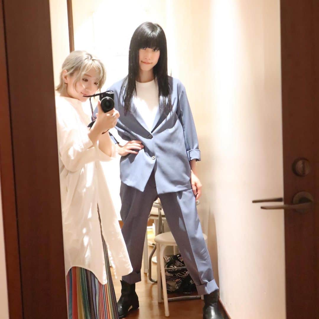 佐藤玖美のインスタグラム：「先月凜子のライブで纏った衣装はこちらです。 こういうセットアップだとなんだか強くなったような気がして、自信もでてくるから不思議です。」