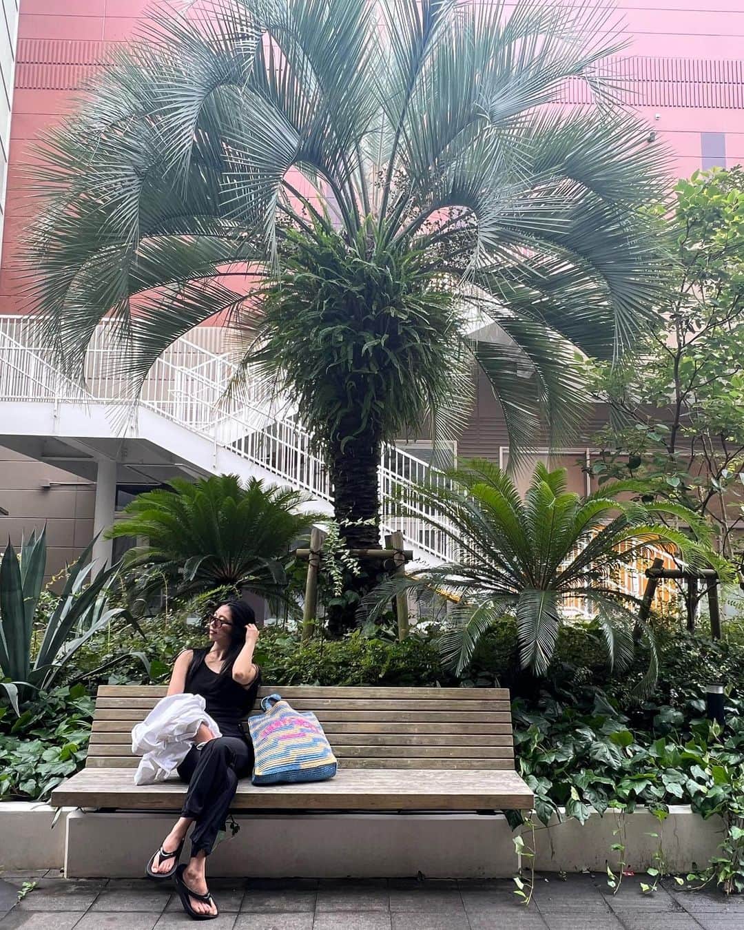 SAYAKAのインスタグラム：「久々に地元帰省させて頂きました♡ 少しの時間でしたが リフレッシュになりました！  2.3枚目は おじいちゃんの手作り巨大スイカ🍉 今年初のスイカ🍉が おじいちゃんの巨大スイカ🍉 甘くて美味しかったです♡」