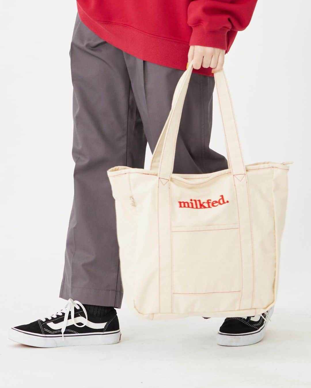 MILKFED.さんのインスタグラム写真 - (MILKFED.Instagram)「【秋新作ショルダーバッグ】 ⁡ ☑︎ CONTRAST STITCH TOTE BAG ¥4,400 カラー:RED,BLUE,NAVY ⁡ 8/11(金)発売予定 ⁡ ⁡ ⁡ ⁡ #milkfed #milkfedjp #ミルクフェド #カジュアルコーデ #大人カジュアル #カジュアルコーデ大人可愛い #新作 #秋服コーデ #秋コーデ #秋カラー #秋アイテム #カジュアルガーリー #ガーリーカジュアル #ストリートファッション#ロゴバッグ #ミルクフェドバッグ #大容量バッグ #お出かけバッグ #通学バッグ #通勤バッグ #カジュアルバッグ #シンプルバッグ #おしゃれバッグ #トレンドバッグ #新作バッグ #カラーバッグ #推し活バッグ #トレンドバッグ #ジップ付きバッグ #トートバッグ #トートバック」8月8日 21時12分 - milkfedjp