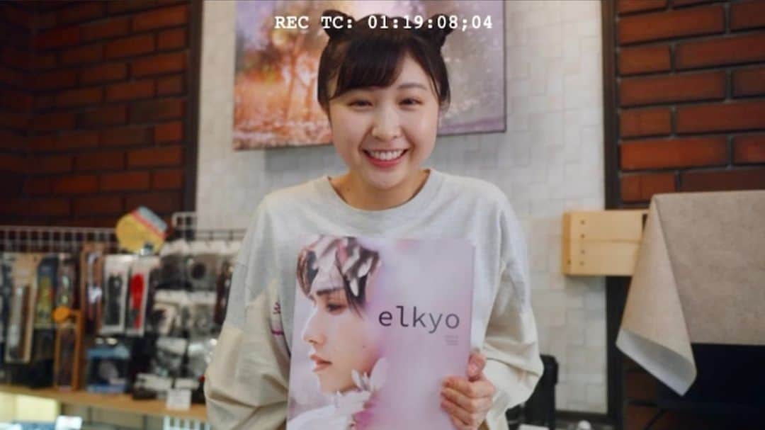 中村守里のインスタグラム：「カメはじ第6話ありがとうございました☺︎ ぶっちゃんのチサトさん愛が溢れていました📙📙📙 見逃し配信もあります📷  #カメラはじめてもいいですか  #中村守里」