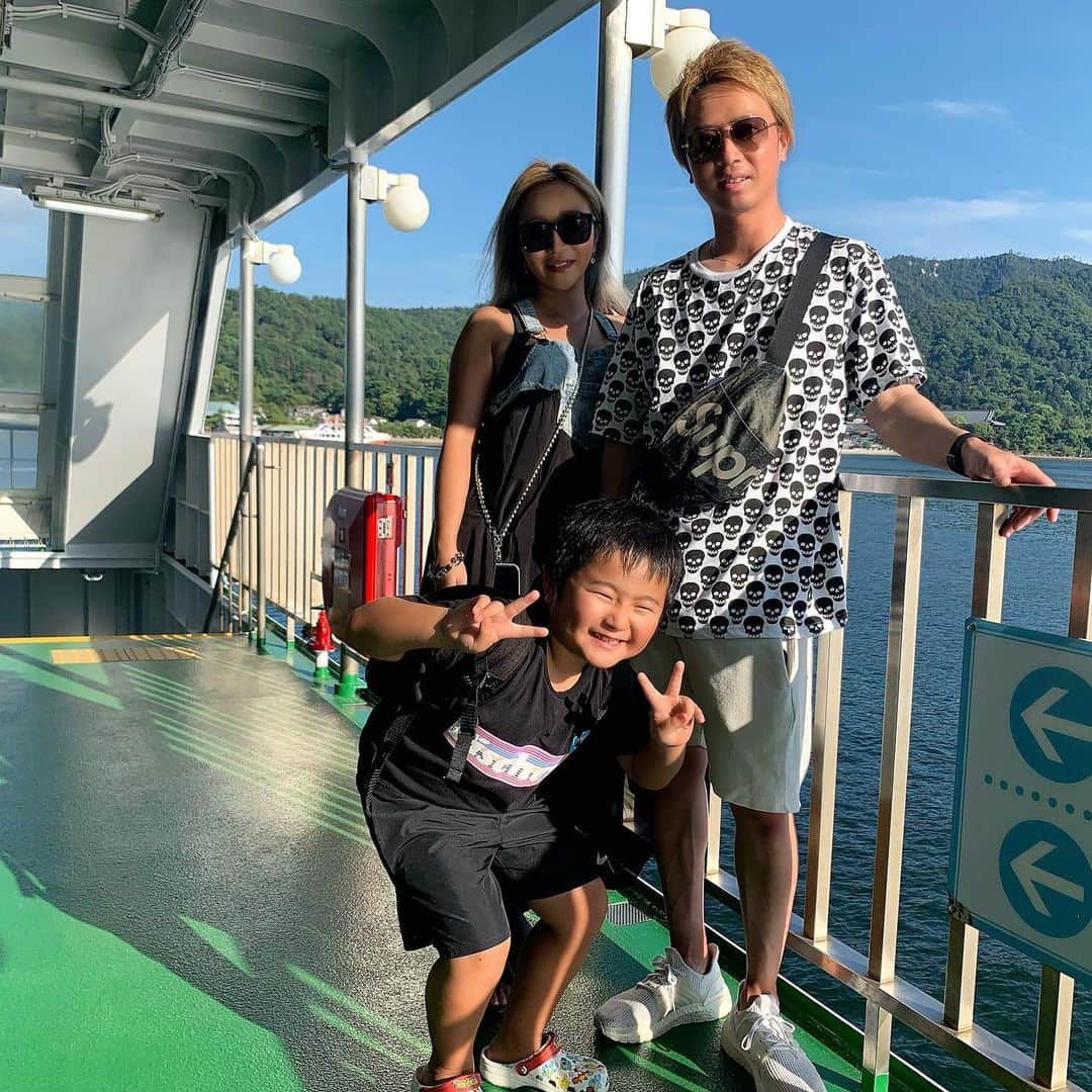 MII MAMAのインスタグラム：「. . . 👱🏾‍♀️👦🏽👱🏾‍♂️🟰👧🏽📷💭 ̖́-  ------------------------------------------ 🔎White Style mi mama 良かったらチャンネル登録お願いします🙇🏽‍♀️ #YouTube#ユーチューバー#主婦ユーチューバー#MIIMAMA#チャンネル登録お願いします#2児ママ#年子ママ#ギャルママ#ぎゃるまま#アラサーママ#アラサー#30代#30代ママ#ホワイトインテリア#モノトーンインテリア#シンプルな暮らし#収納#ホワイト収納#イチナナ#イチナナライバー#専属ライバー#主婦ライバー#17LIVE#主婦YouTuber#ママYouTuber#ママライバー#幼稚園ママ#小学生ママ」