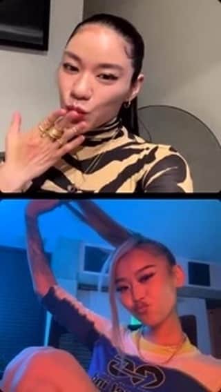 Awichのインスタグラム：「with Cyber RUI💙👑💙😍  二人の曲「Shut Down」が入った「United Queens」 今夜00時配信開始です💖🔥」