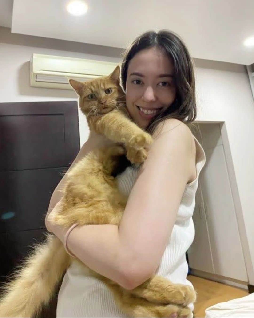 安藤ミレイさんのインスタグラム写真 - (安藤ミレイInstagram)「Happy International Cat Day🐈️💕  love you @mos_in_makati 💋  #世界猫の日  #internationalcatday」8月8日 21時30分 - mirei_ando