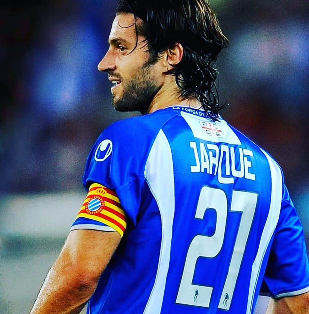 ニコラス・パレハのインスタグラム：「Siempre con nosotros compañero …🙏🏻  #eterno21 #danijarque @rcdespanyol 💙🤍」