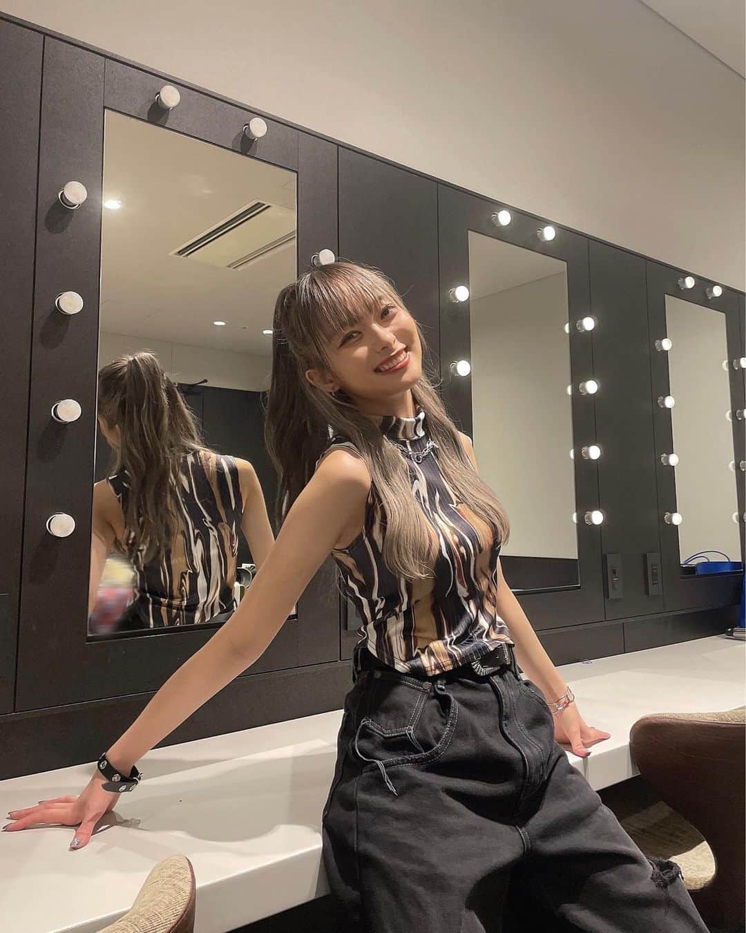 宇井優良梨のインスタグラム：「⁡ 暑すぎてひからびちゃいそうだ😦 ⁡ @emoda_official 🤎 #emoda #uiimode  #GENIC #宇井優良梨」