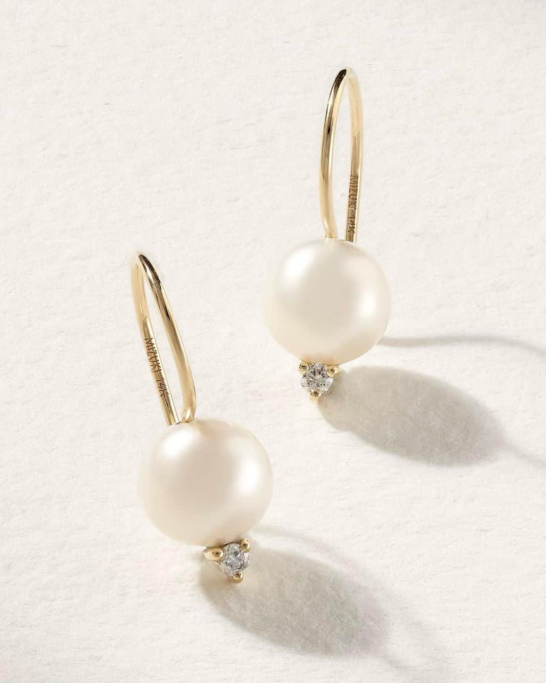 M I Z U K Iさんのインスタグラム写真 - (M I Z U K IInstagram)「Delicate Obsession  Discover MIZUKI pearls and diamonds on @netaporter   #netaporter  #mizuki #mizukijewels #mizukijewelry #seaofbeauty #modern #pearl」8月8日 21時49分 - mizukijewels