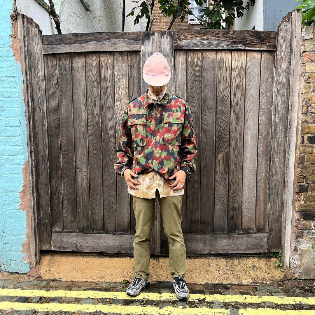 Shing02のインスタグラム：「is it #fauxpas to mix camo? 🧢@seaven.wear mauve duck cap (unreleased) ⌚️seaven tymetable blk • UK dersert dpm flannel • Swiss alpentern jacket @aacamomart  • @nexusvii.official pants • @cdgcdgcdg @nike airmax97  📷 @kristinbaucom」