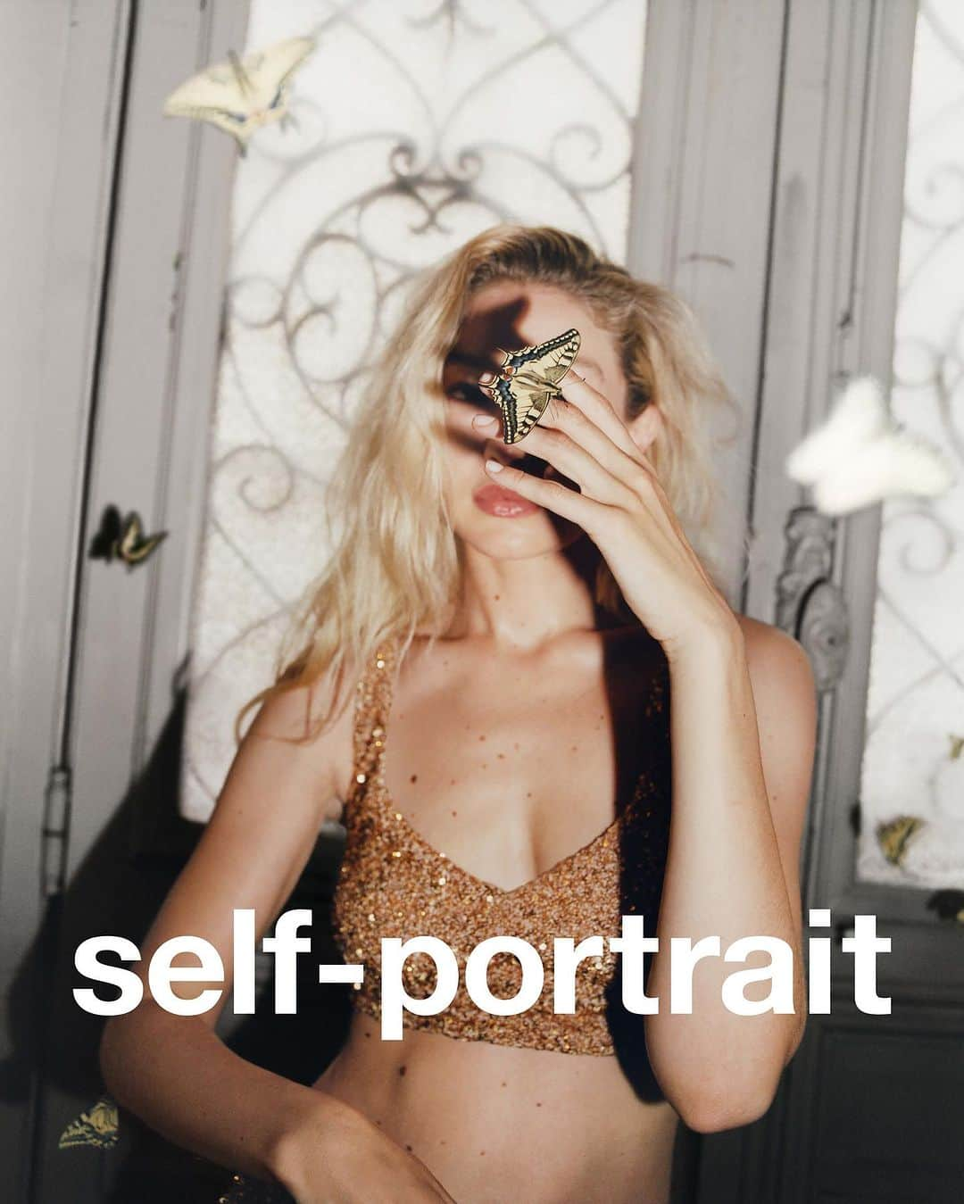 SELF PORTRAITさんのインスタグラム写真 - (SELF PORTRAITInstagram)「Magical Gigi in Paris, July 2023  Autumn/Winter 2023」8月8日 22時00分 - mrselfportrait