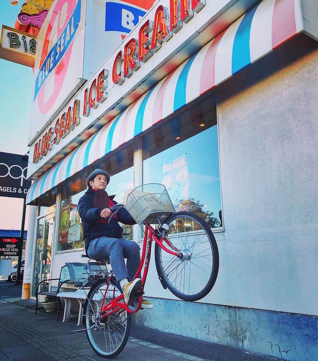 まもる( ´ ▽ ` )ﾉのインスタグラム：「暑いので厚着でリポ #リポ#忘れられない程度に」
