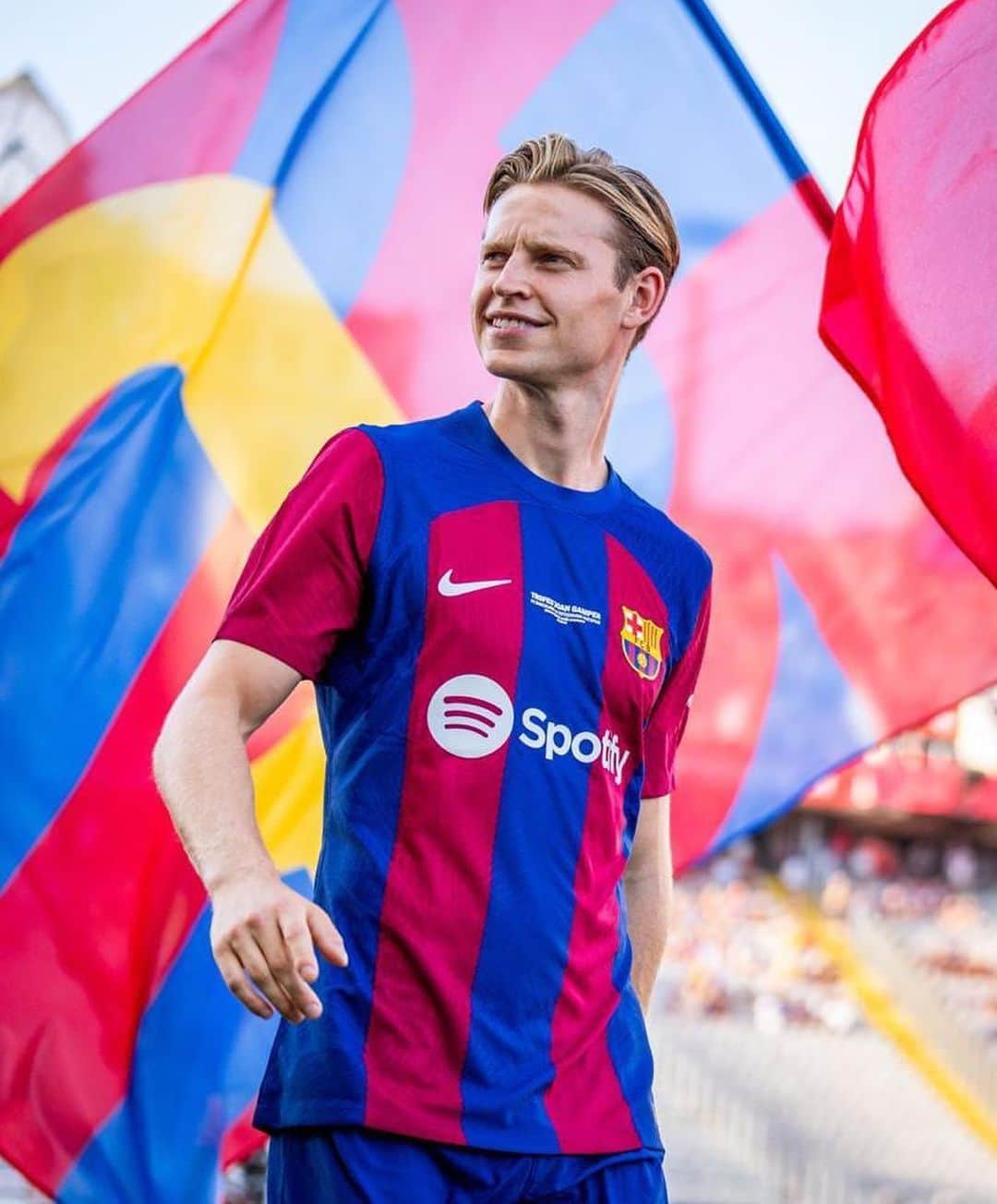 フレンキー・デ・ヨングのインスタグラム：「Nice way to open our new home by winning the Joan Gamper Trophy 🏆🤩」