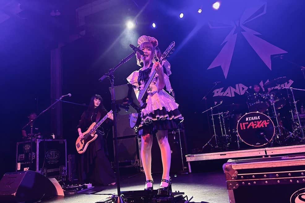 小鳩ミクのインスタグラム：「🌏 10th anniversary North America tour  2023.8.6🇺🇸🕊  Varsity Theater in Minneapolis   It was first OKYUJI in Minneapolis po!!! It was so much fun!! Thank you for coming po!!.  #bandmaid #anniversary #Minneapolis #northamerica」