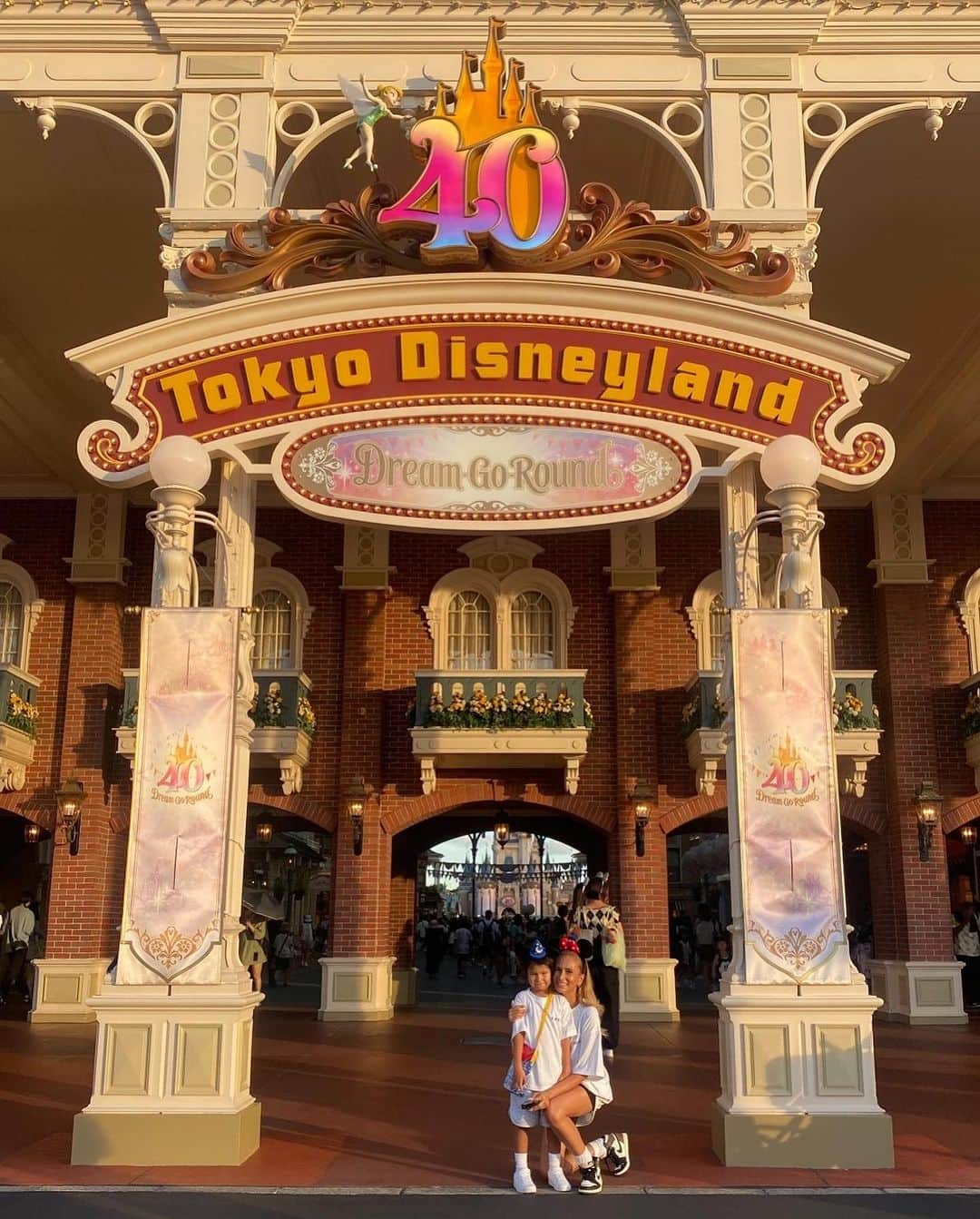 MALIAさんのインスタグラム写真 - (MALIAInstagram)「𝐁𝐢𝐫𝐭𝐡𝐝𝐚𝐲 𝐃𝐢𝐬𝐧𝐞𝐲 𝐋𝐚𝐧𝐝🏰♥️💫 ⁡ お誕生日当日は夕方からDisneyへ🎈 何乗りたい⁇と聞いても食べたいものばかり 答えてくるポコちゃんとのDisneyは 食べ歩きDisneyでした🦖笑 ⁡ #にこにこポコちゃん👶🏼 #Birthday #0808 #Tokyo DisneyLand #BirthdayDisney #乗り物ほぼ乗ってない笑 #乗り物より食べ物」8月9日 8時31分 - maliarehman