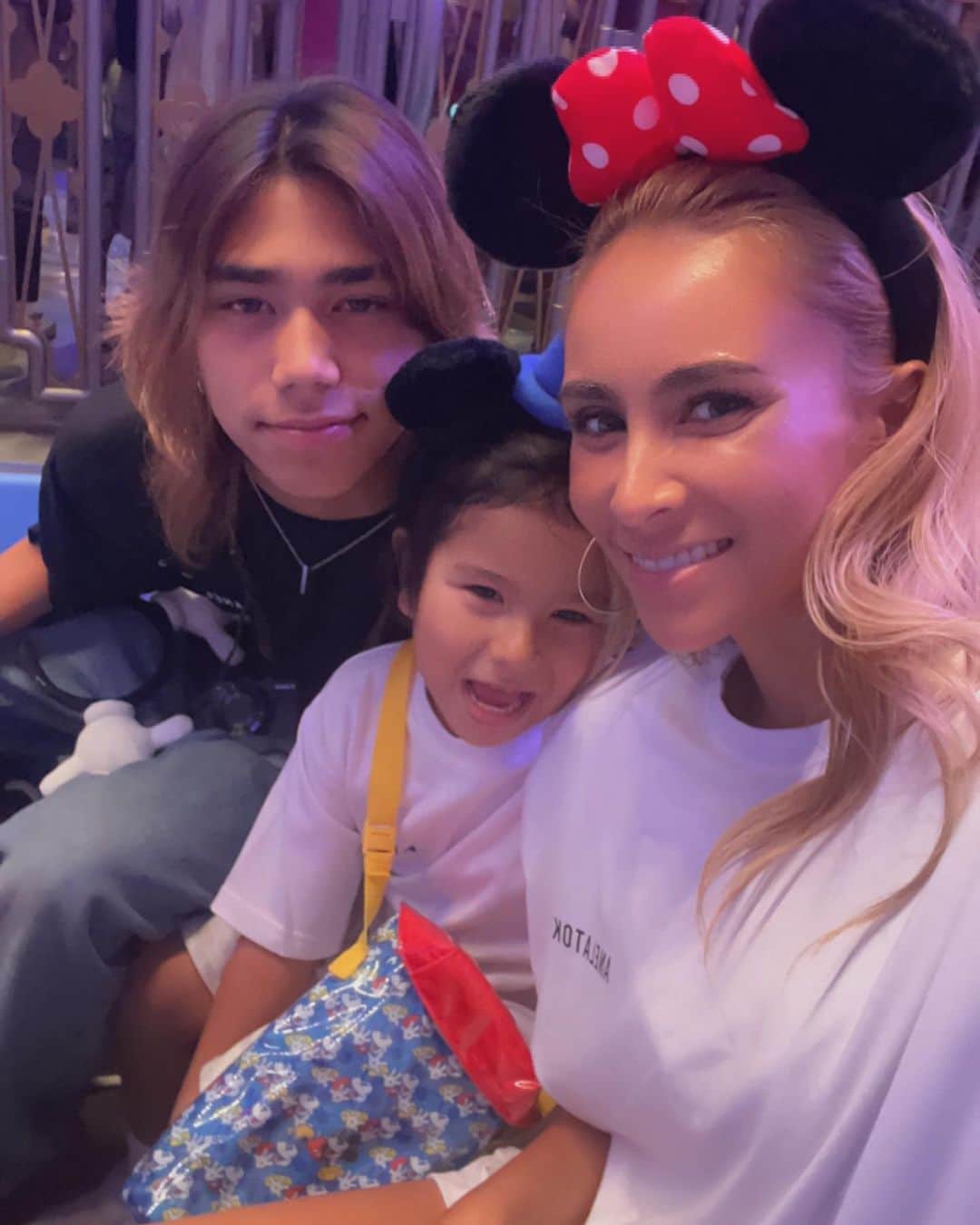 MALIAさんのインスタグラム写真 - (MALIAInstagram)「𝐁𝐢𝐫𝐭𝐡𝐝𝐚𝐲 𝐃𝐢𝐬𝐧𝐞𝐲 𝐋𝐚𝐧𝐝🏰♥️💫 ⁡ お誕生日当日は夕方からDisneyへ🎈 何乗りたい⁇と聞いても食べたいものばかり 答えてくるポコちゃんとのDisneyは 食べ歩きDisneyでした🦖笑 ⁡ #にこにこポコちゃん👶🏼 #Birthday #0808 #Tokyo DisneyLand #BirthdayDisney #乗り物ほぼ乗ってない笑 #乗り物より食べ物」8月9日 8時31分 - maliarehman
