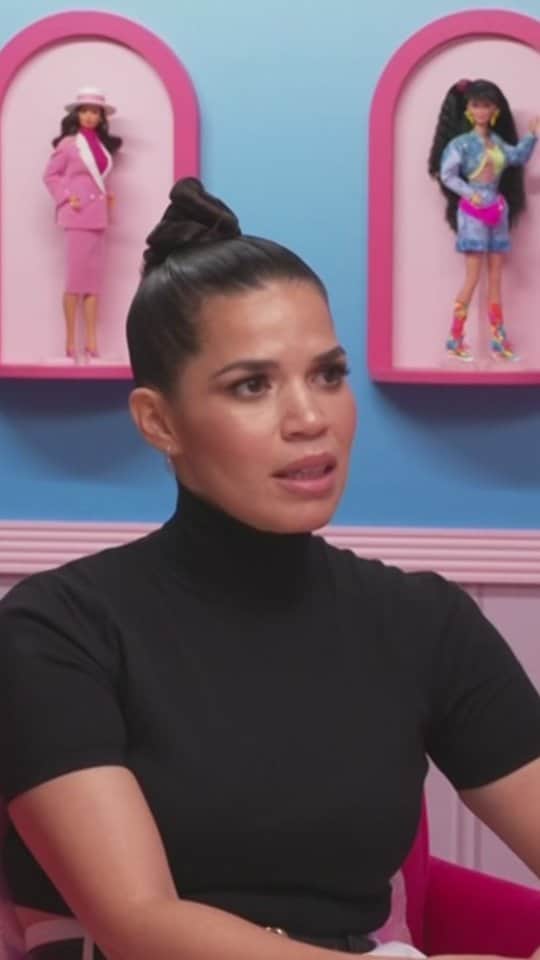 Primer Impactoのインスタグラム：「🗣️ "Es algo que está profundamente arraigado entre nosotras como mujeres": @americaferrera habló en exclusiva con @danielaganoza sobre su papel en la película 'Barbie' y cómo influyen esas ideas en su vida diaria.  #americaferrera #barbie #PrimerImpacto」