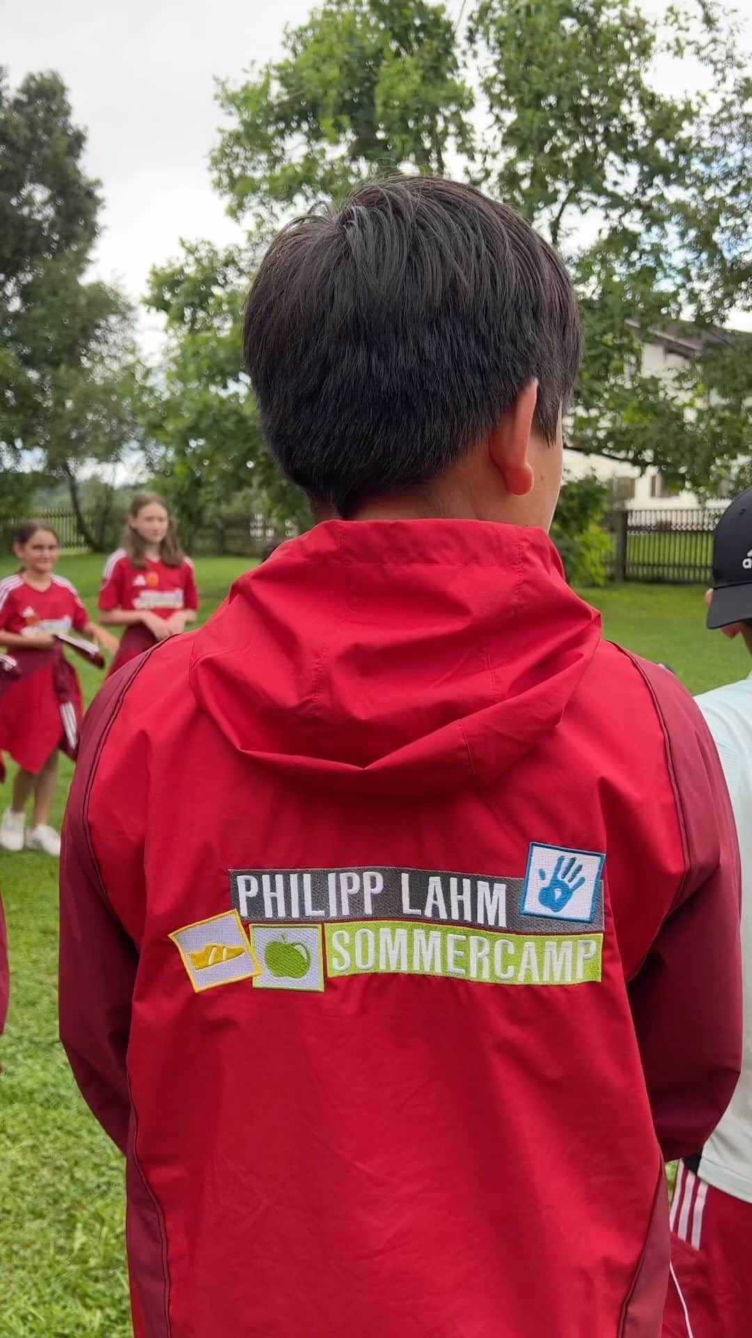フィリップ・ラームのインスタグラム：「Philipp Lahm Sommercamp 2023! Danke an unsere wertvollen Unterstützer @einherzfuerkinder, @florisvanbommel, @schneekoppe_seit_1927 und @nintendode」