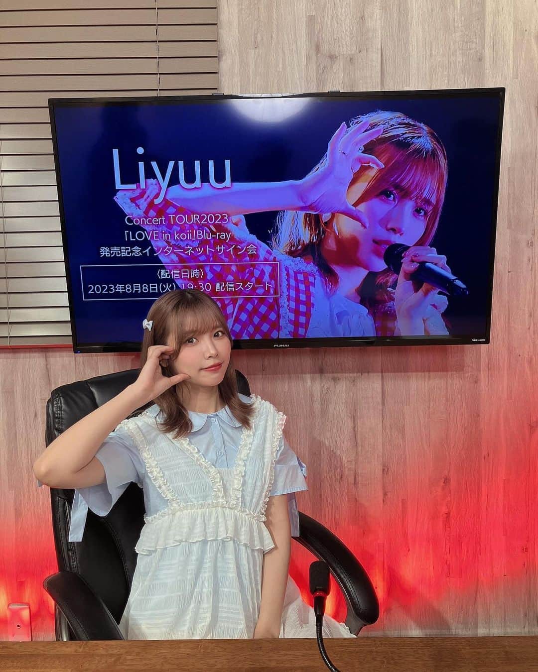 Liyuu（リーユウ）さんのインスタグラム写真 - (Liyuu（リーユウ）Instagram)「Liyuu Concert TOUR2023「LOVE in koii」Blu-ray発売記念インターネットサイン会ありがとうございました！  今日はリボンリボンLiyuuって感じです...？ 頭にもツインチビリボン🎀(*´꒳`*)🎀」8月8日 23時48分 - koi_liyuu