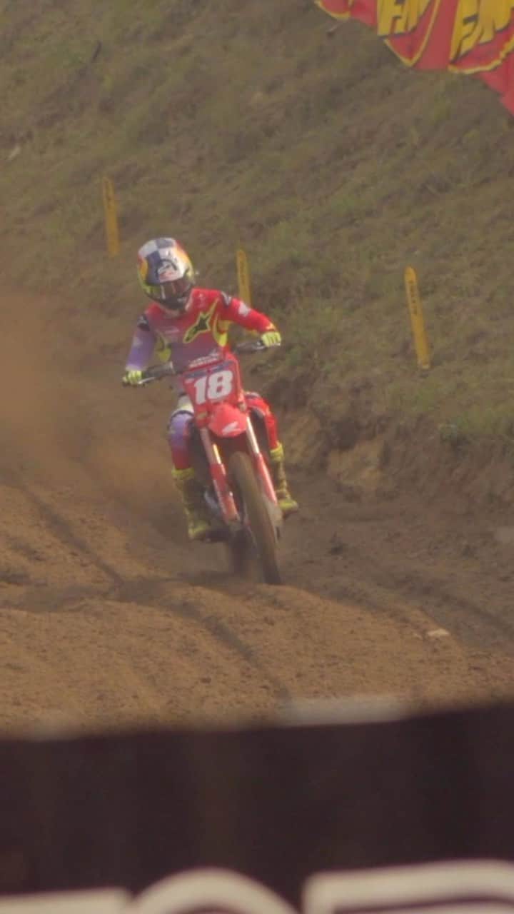 Racer X Onlineのインスタグラム：「The battles continue this weekend ➡️ Only 3 to go 👀 @promotocross #ProMotocross   🎥 @filmguytom」