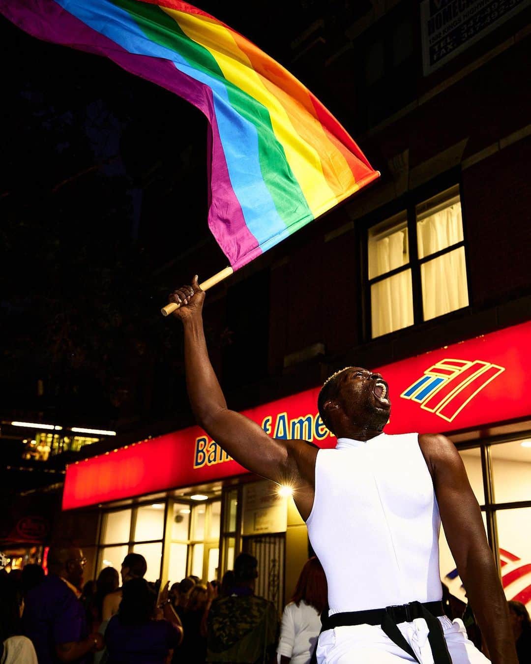 LOVE MAGAZINEのインスタグラム：「On July 29, Black, queer dancer O’Shae Sibley stopped at a New York gas station with friends. As the group filled their car, they played Beyoncé’s “Rennaissance” album. Joyously, Sibley began to vogue. That’s when a group of men approached the friends yelling homophobic and anti-Black slurs, and one fatally stabbed Sibley in what is now being charged as a hate crime.  On Friday, hundreds of New Yorkers gathered at that same gas station to mourn the death and celebrate the life of O’Shae Sibley, a talented choreographer and beloved member of New York’s ballroom community. Led by Qween Jean (@qweenjean) and Gia Love (@therealgialove) of @blacktransliberation, they chanted, demanded justice for Sibley, and danced in his name. “Queer and trans people, and especially Black and brown queer and trans people, exist in a world where hate can cost them their lives,” Qween Jean told Vogue after the event, adding: “[Sibley’s assailant] killed a powerful and monumental figure in this community, but now O’Shae is being immortalized as an icon and we will continue to honor the legacy of dance that they inspired us with. Beyoncé said it herself—‘You cannot break my soul’—and O’Shea’s soul will live on in all of us.”  Memorial organized by @qween_jean @blacktransliberation @destinationtomorrow452, @ballroomwecare, @houselivesmatter @newprideagenda  Photos by Diana Sinclair @dianasinclair」