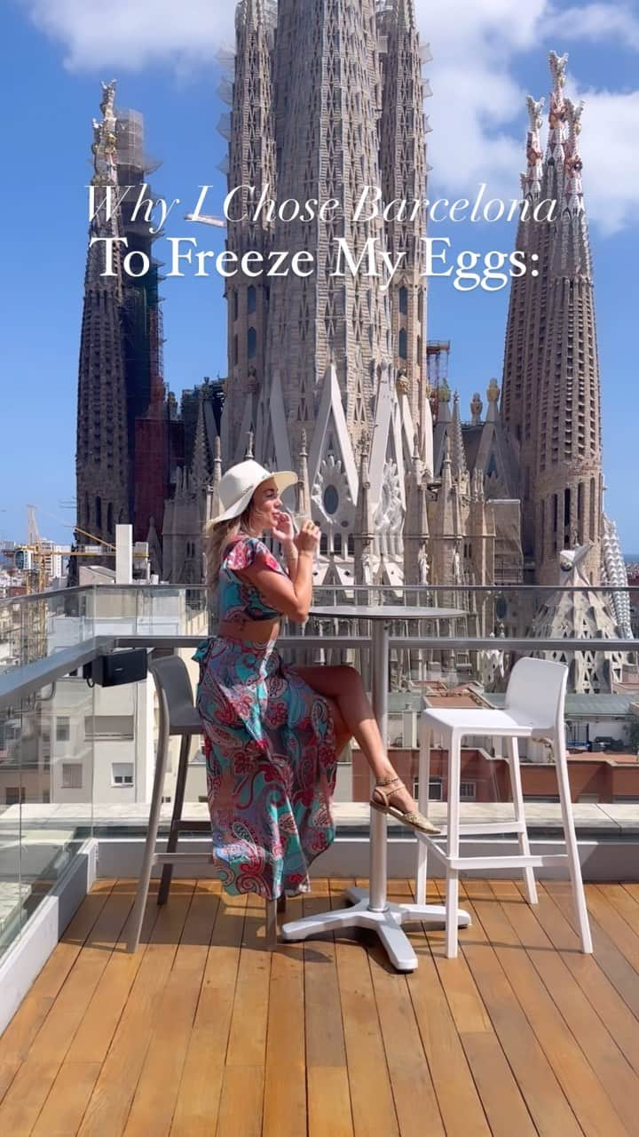 アリサ・ラモスのインスタグラム：「Why I chose Barcelona to freeze my eggs! Easy Answer: it costs about $3500 for the procedure! 😱😻  If I would have known this, I would have done it many years ago to avoid the stress and pressure I get from society and, plot-twist: partners! (That’s right, for those who think I have a hard time finding men to date, I actually have the opposite problem where marriage and babies are an immediate request 🫣)  Ladies! The biological clock is real but it doesn’t mean you have to force yourself to settle with the wrong person, or reproduce because you’re worried about time!   I’m sure you already know about what the point of egg freezing is, but since I’m now a pro; it’s to preserve your younger, healthy eggs to try to use later in case your remaining eggs start to lose quality as you age. The process is NOT guaranteed to always work, but it’s a pretty good back up plan.  I have been waiting until I finished up with the process myself to post about it since I know it’s a sensitive subject to talk about for some, but for me, I’m pretty excited to spread the news!   The news being how affordable and easy it was to do this process in Barcelona! I used a clinic called @fertilab_barcelona that has been absolutely amazing! They’ve done everything for me, from calling in my prescriptions and arranging all of my appointments, to answering my MANY questions and actually educating me about how the body works rather than treating it like an in and out procedure.  Price of course is a leading factor for my decision, with the procedure, medication, and 4 years of storage costing only $3500! The lowest price I’ve heard it costs in USA is $12,000, and I can’t imagine how many women are devastated they can’t do this there due to that hefty price tag!  Even the flight and apartment rent for a month keeps the total cost at less than half as the US 🤯  You might be wondering if you have to come back to Barcelona to unfreeze and use them. Yes, but IVF here is also less than half the price as USA.  There’s no requirements to do this as a foreigner, or insurance needed. You don’t have to give birth here either. Full info on my blog (link in bio) as well as my personal journal!」